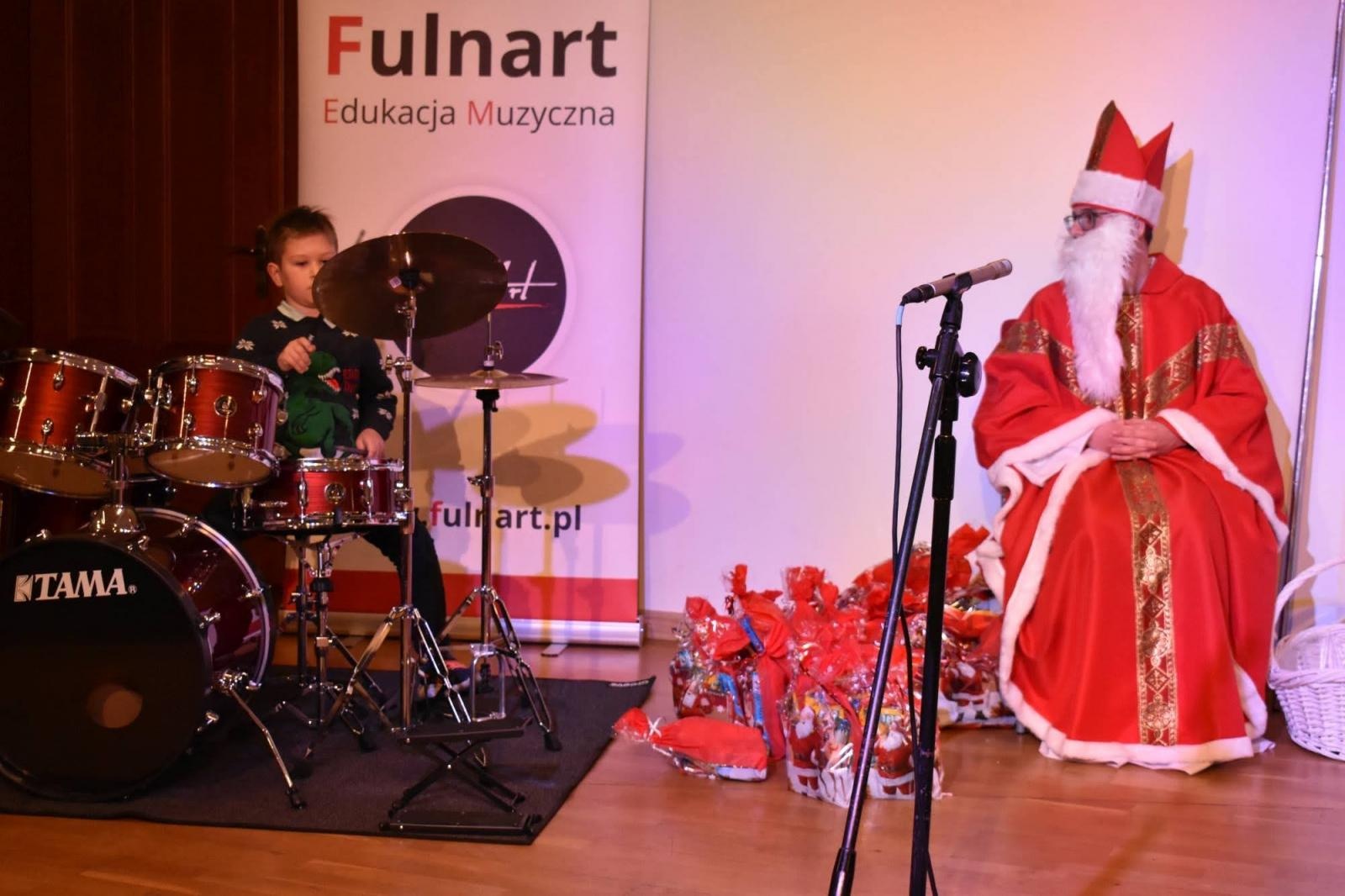 Zdjęcie w galerii na portalu naszraciborz.pl: Świąteczne rytmy zabrzmiały na zamku wiadomości z regionu