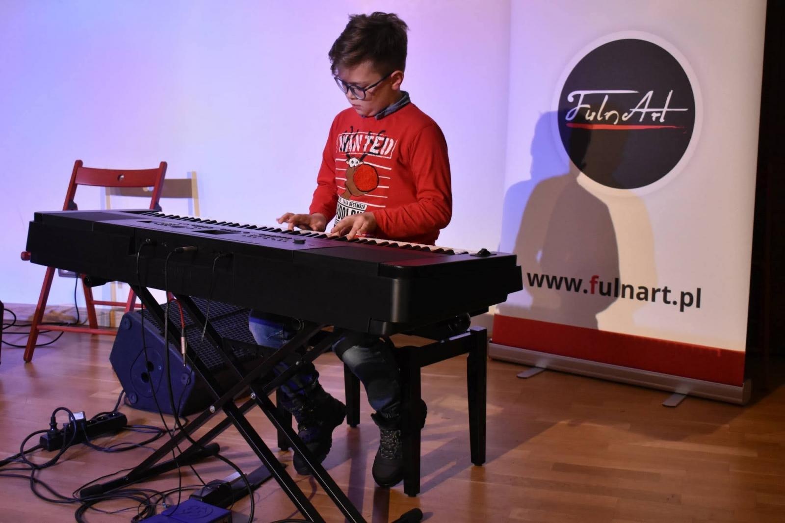 Zdjęcie w galerii na portalu naszraciborz.pl: Świąteczne rytmy zabrzmiały na zamku wiadomości z regionu