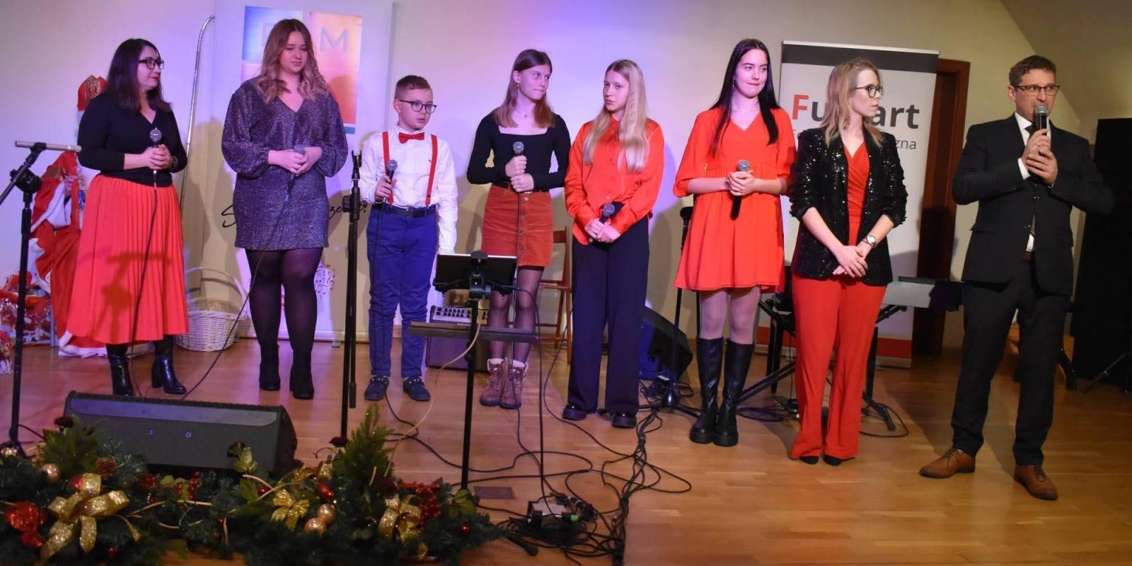 Zdjęcie w galerii na portalu naszraciborz.pl: Świąteczne rytmy zabrzmiały na zamku wiadomości z regionu