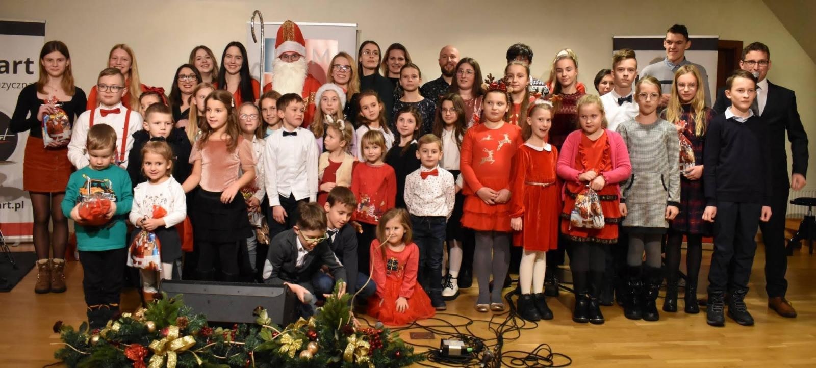 Zdjęcie w galerii na portalu naszraciborz.pl: Świąteczne rytmy zabrzmiały na zamku wiadomości z regionu