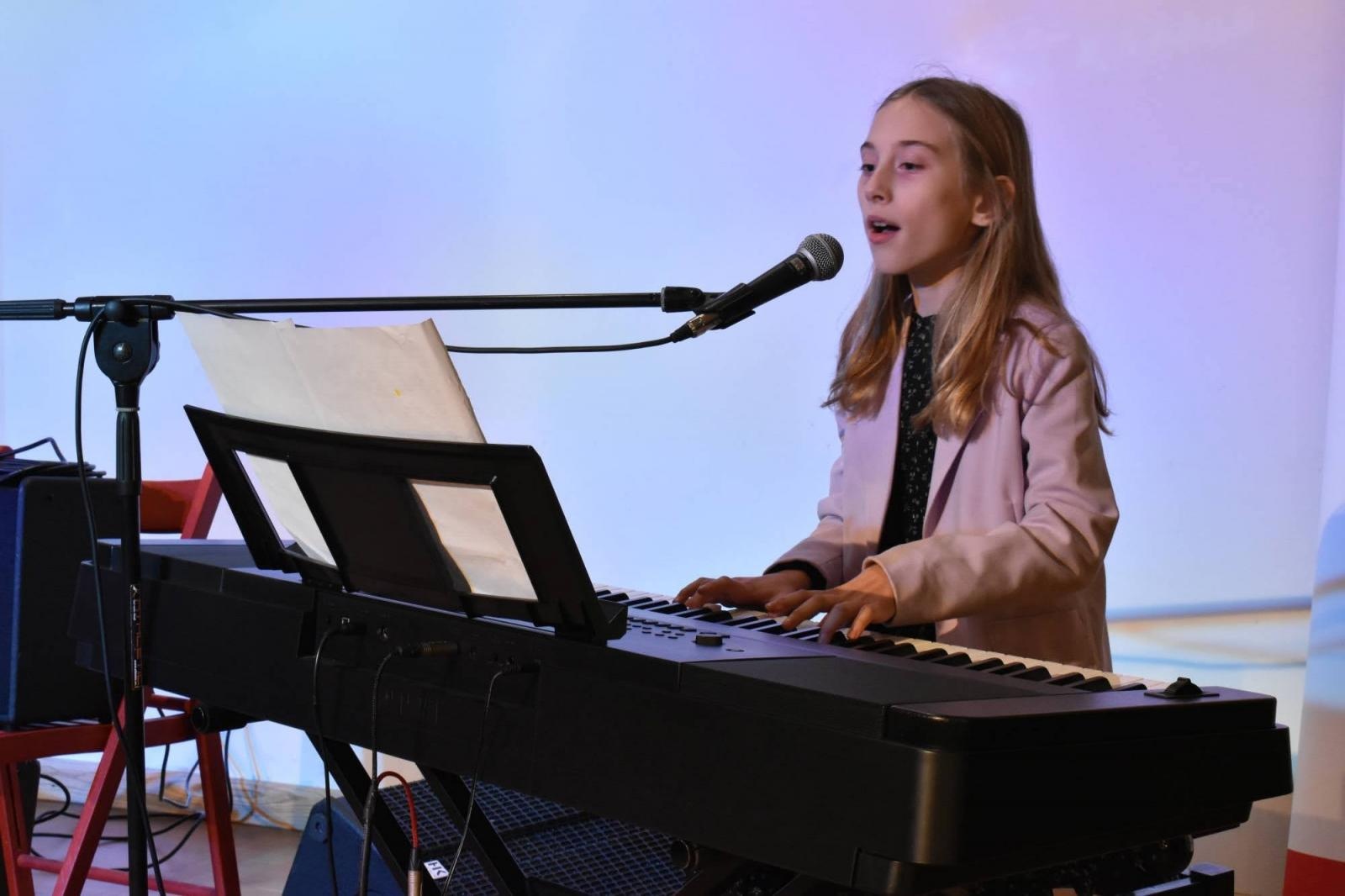 Zdjęcie w galerii na portalu naszraciborz.pl: Świąteczne rytmy zabrzmiały na zamku wiadomości z regionu