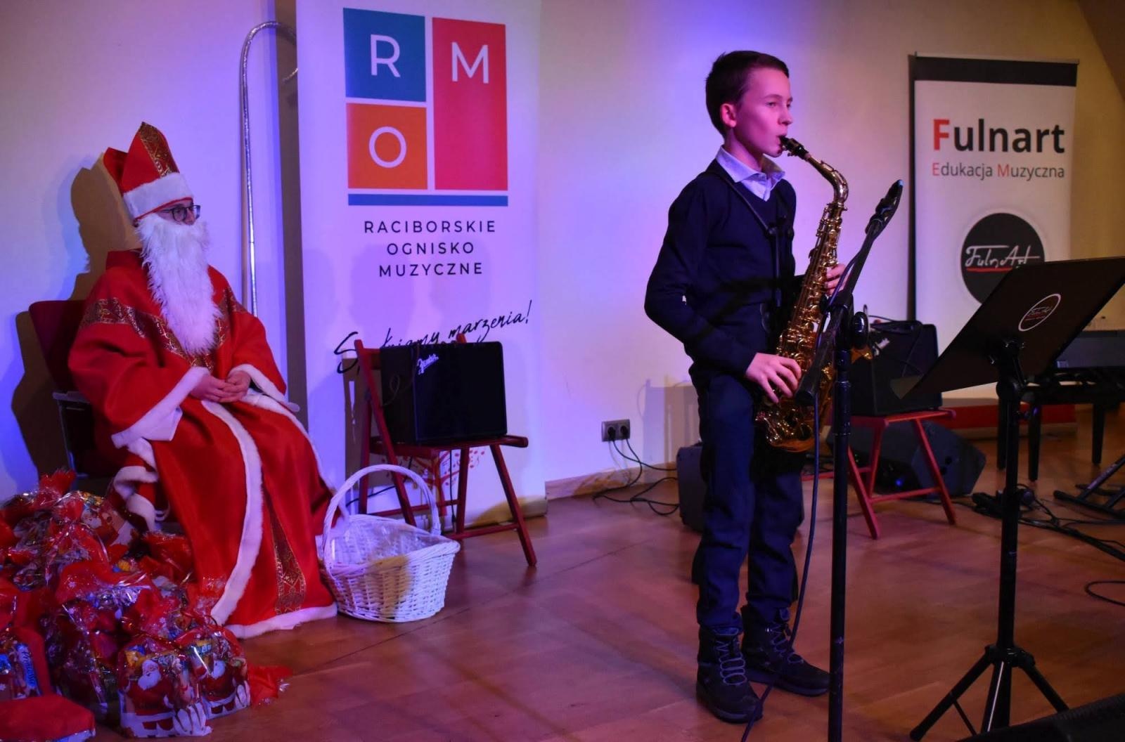 Zdjęcie w galerii na portalu naszraciborz.pl: Świąteczne rytmy zabrzmiały na zamku wiadomości z regionu