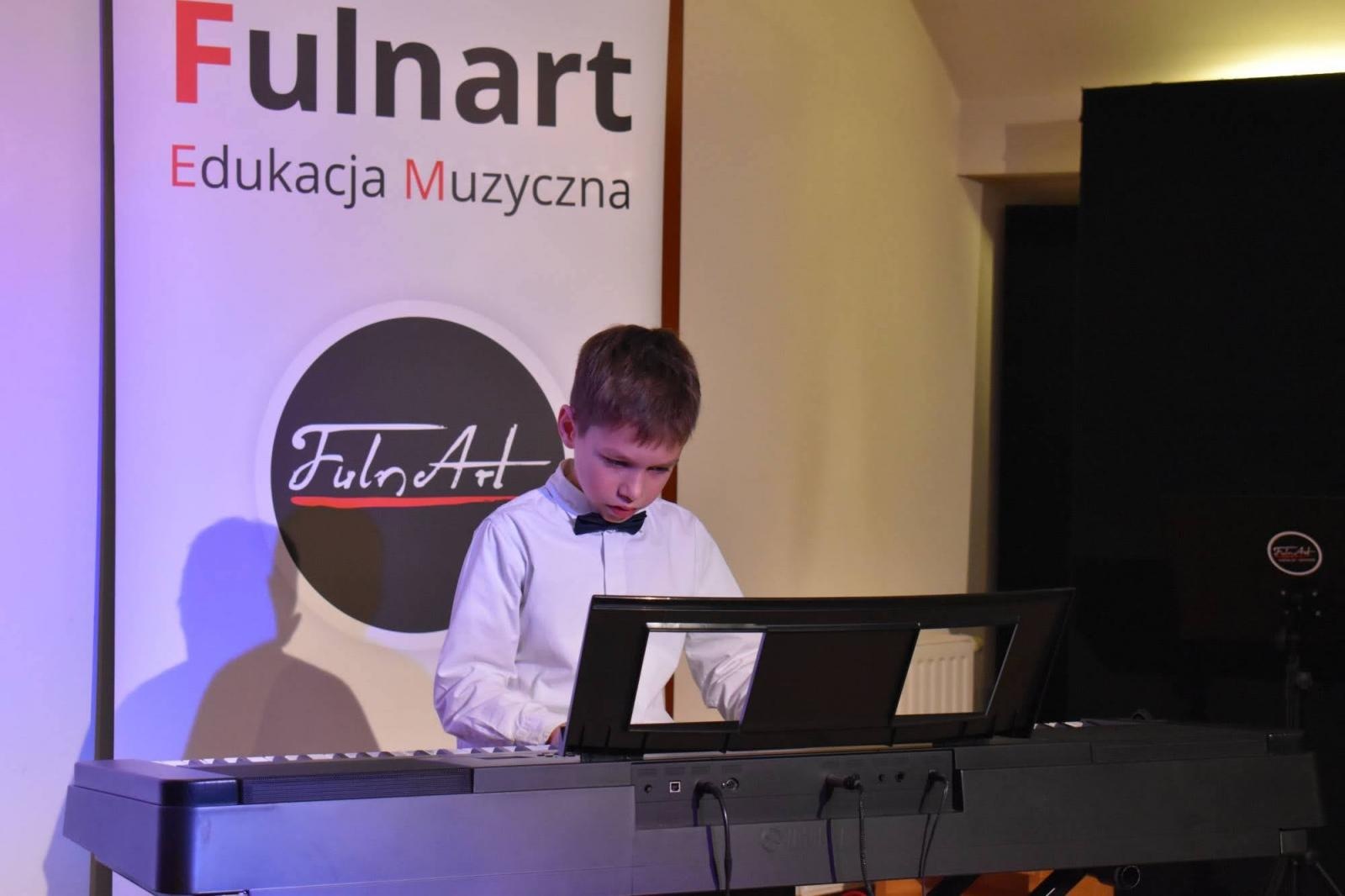 Zdjęcie w galerii na portalu naszraciborz.pl: Świąteczne rytmy zabrzmiały na zamku wiadomości z regionu