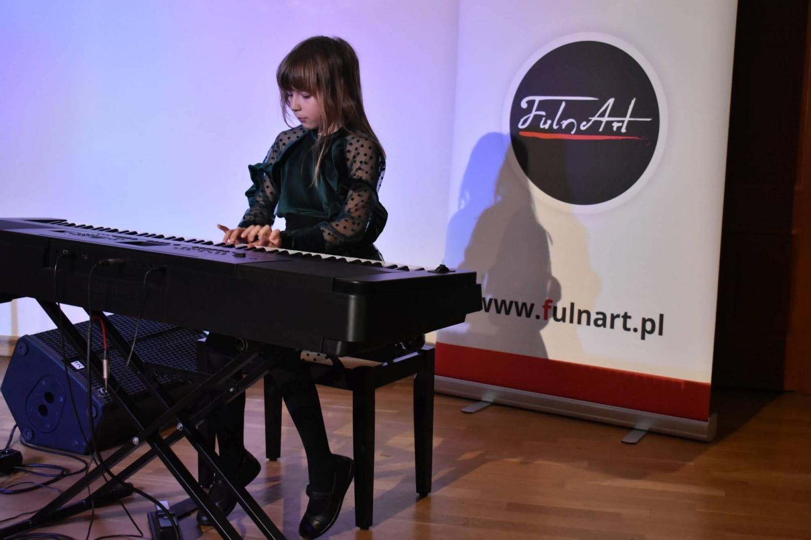 Zdjęcie w galerii na portalu naszraciborz.pl: Świąteczne rytmy zabrzmiały na zamku wiadomości z regionu