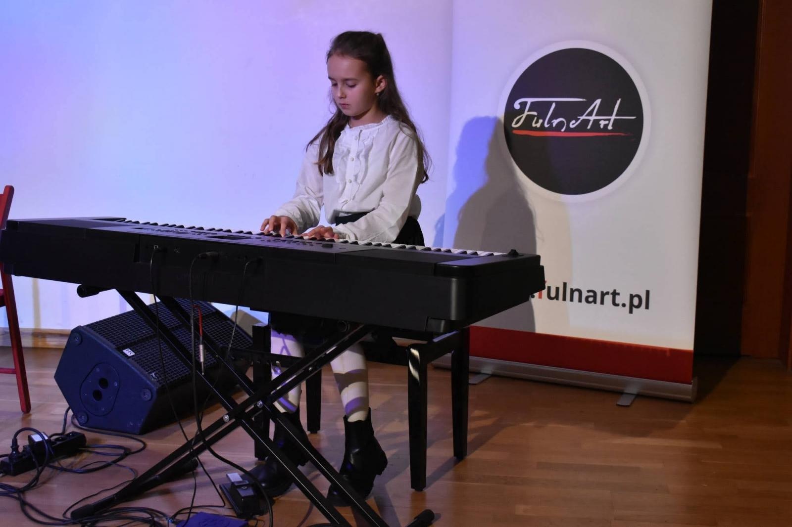 Zdjęcie w galerii na portalu naszraciborz.pl: Świąteczne rytmy zabrzmiały na zamku wiadomości z regionu