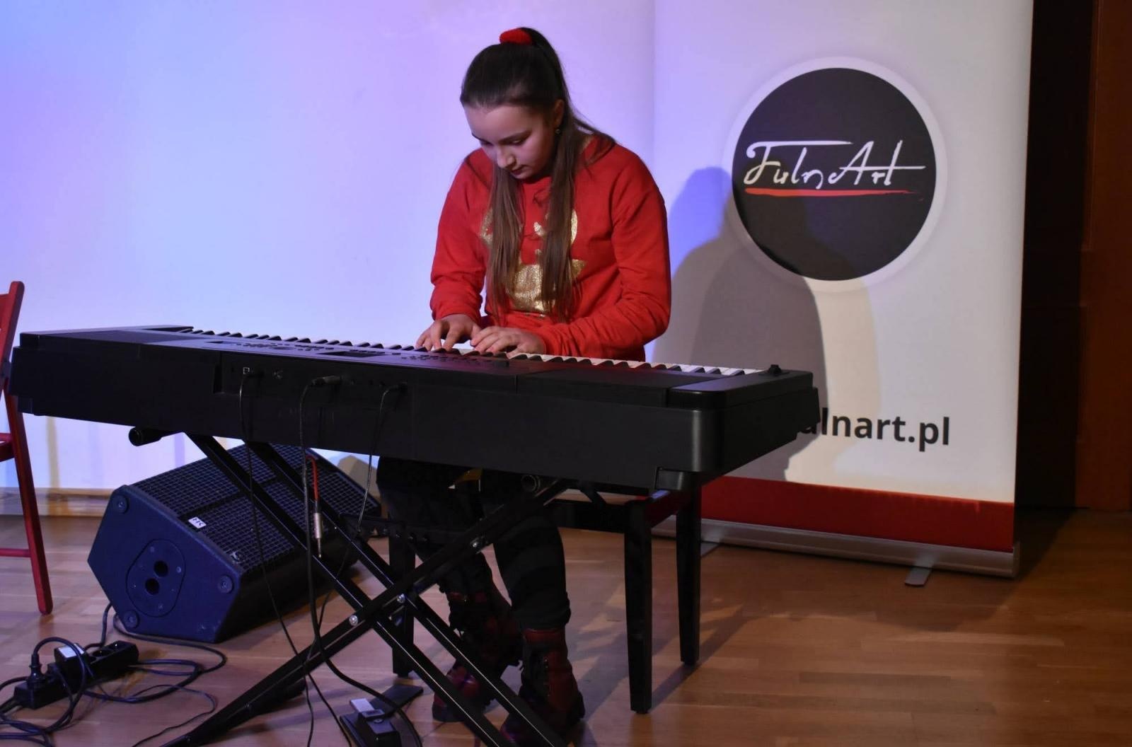 Zdjęcie w galerii na portalu naszraciborz.pl: Świąteczne rytmy zabrzmiały na zamku wiadomości z regionu