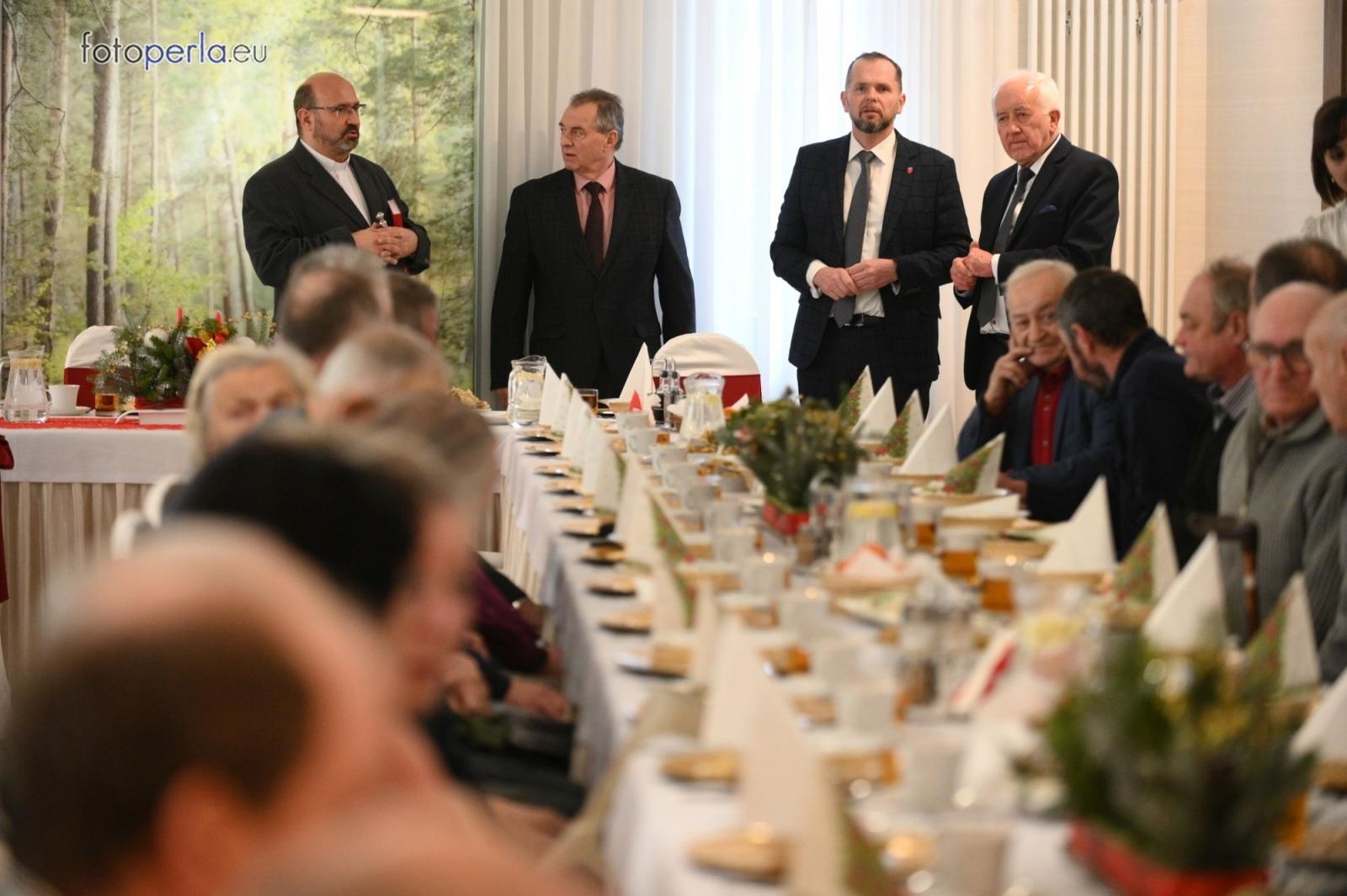 Zdjęcie w galerii na portalu naszraciborz.pl: Wigilia w Perle. Jan Basista od lat dba o samotnych z gminy Krzanowice wiadomości z regionu