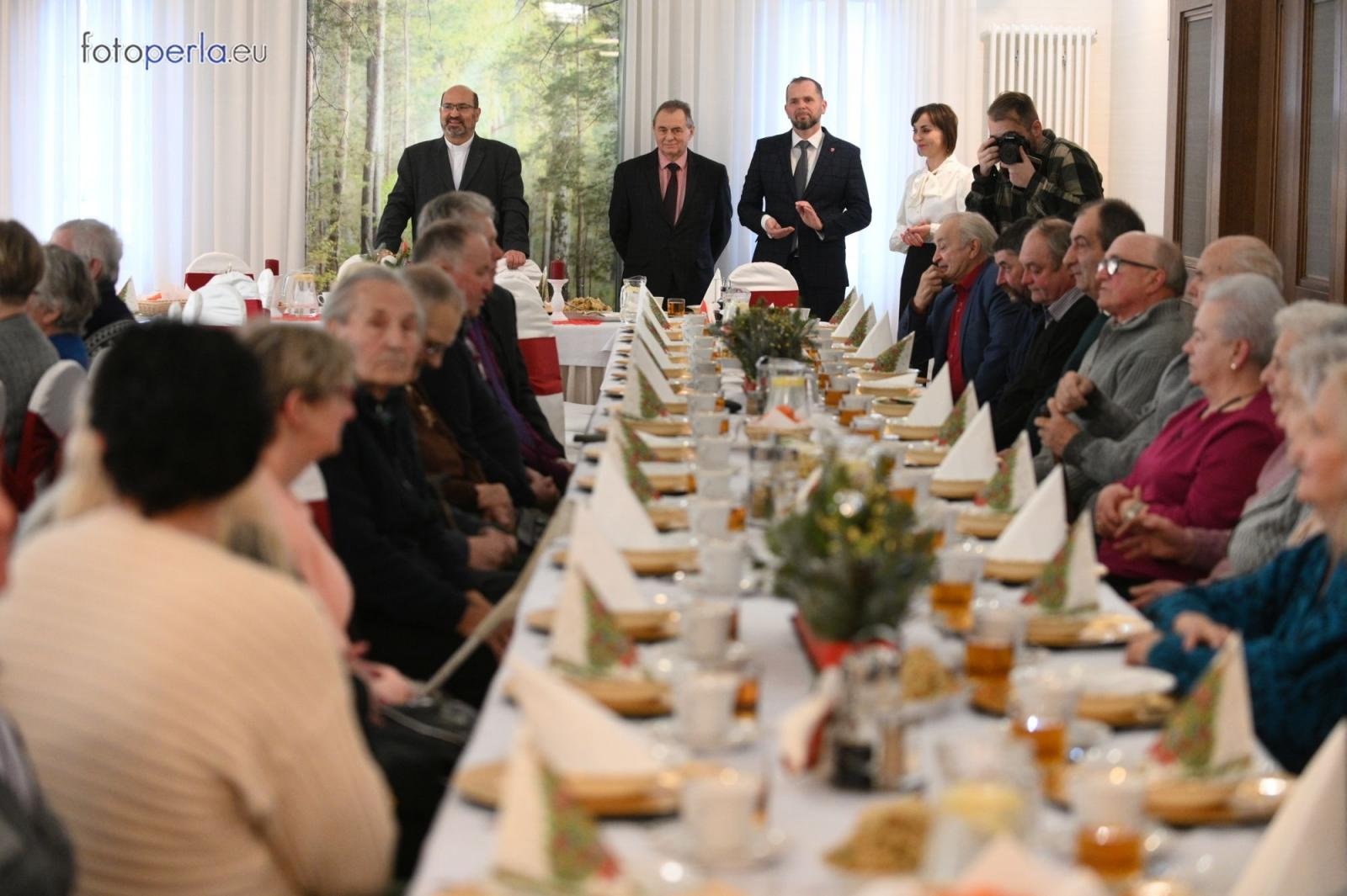 Zdjęcie w galerii na portalu naszraciborz.pl: Wigilia w Perle. Jan Basista od lat dba o samotnych z gminy Krzanowice wiadomości z regionu