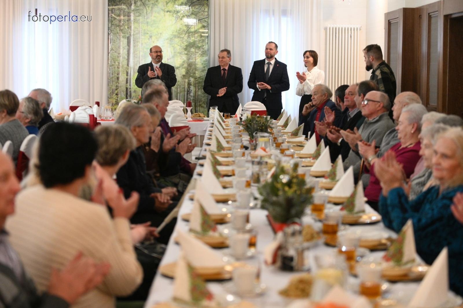 Zdjęcie w galerii na portalu naszraciborz.pl: Wigilia w Perle. Jan Basista od lat dba o samotnych z gminy Krzanowice wiadomości z regionu