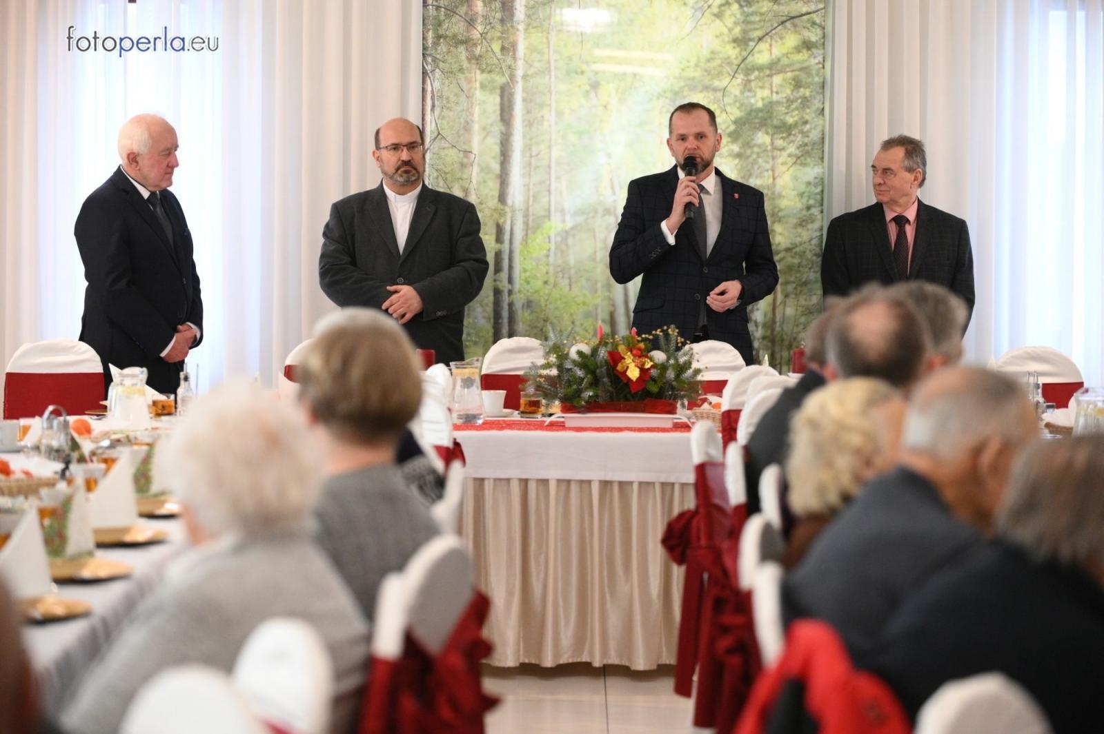 Zdjęcie w galerii na portalu naszraciborz.pl: Wigilia w Perle. Jan Basista od lat dba o samotnych z gminy Krzanowice wiadomości z regionu