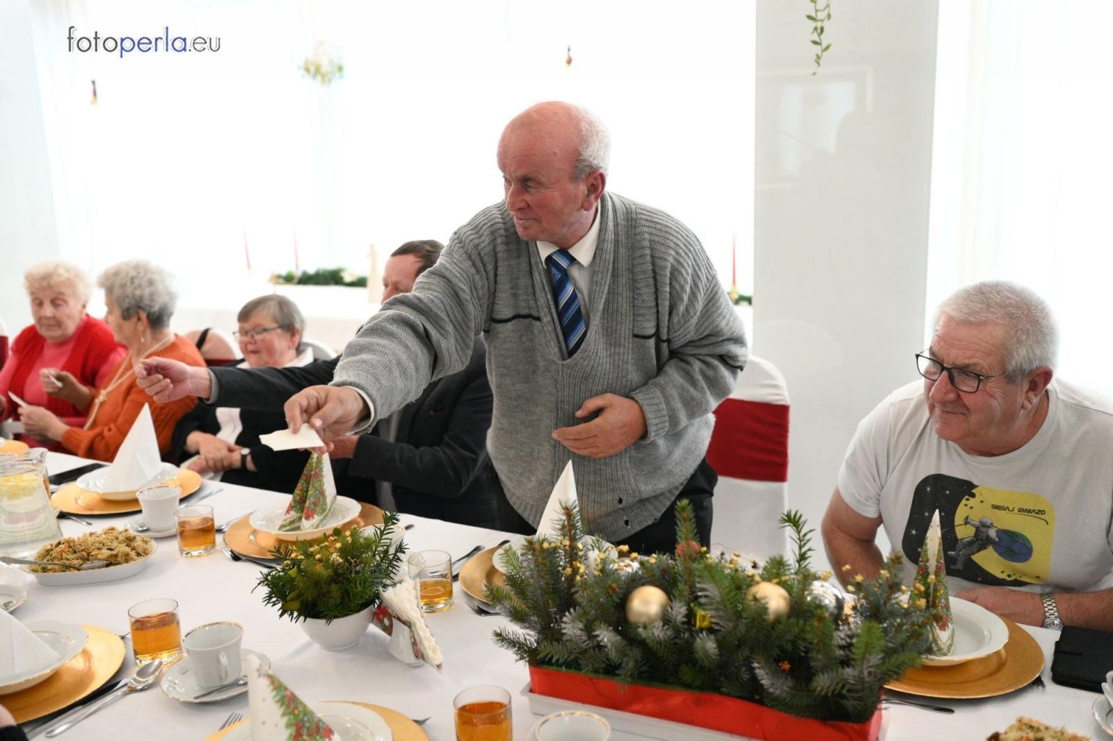 Zdjęcie w galerii na portalu naszraciborz.pl: Wigilia w Perle. Jan Basista od lat dba o samotnych z gminy Krzanowice wiadomości z regionu