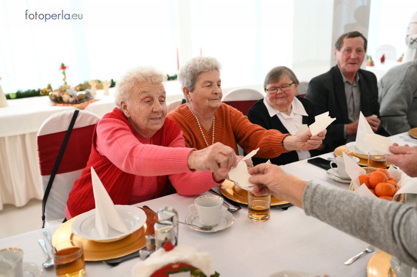 Zdjęcie w galerii na portalu naszraciborz.pl: Wigilia w Perle. Jan Basista od lat dba o samotnych z gminy Krzanowice wiadomości z regionu