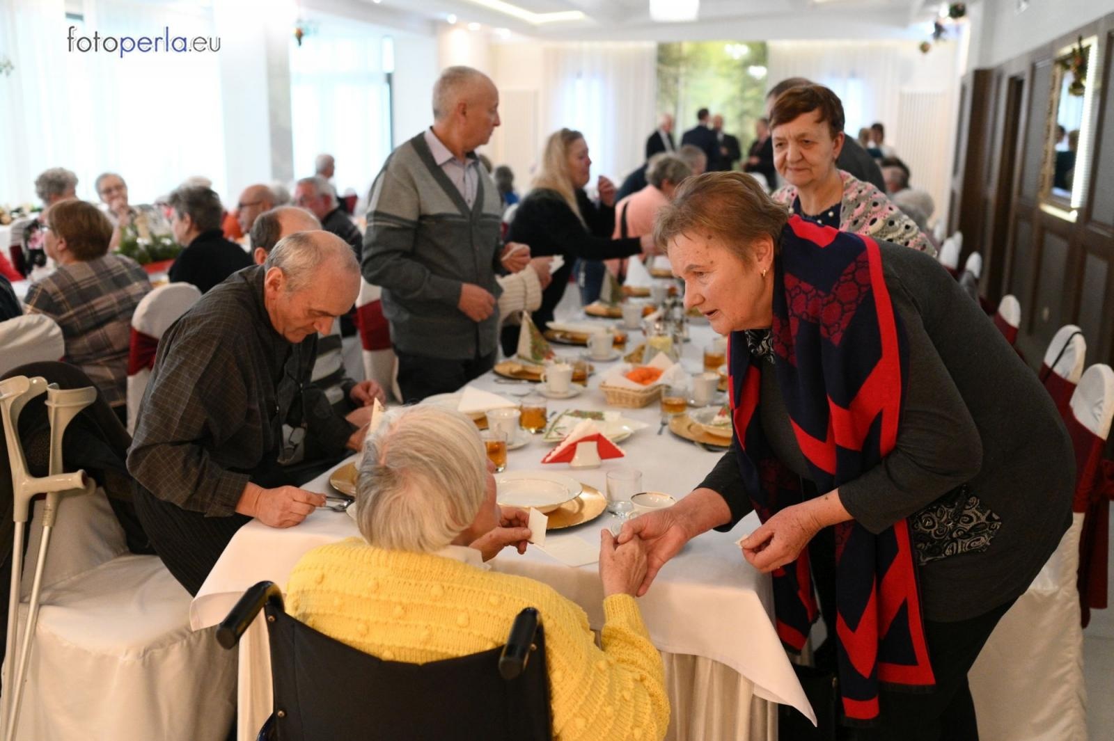 Zdjęcie w galerii na portalu naszraciborz.pl: Wigilia w Perle. Jan Basista od lat dba o samotnych z gminy Krzanowice wiadomości z regionu