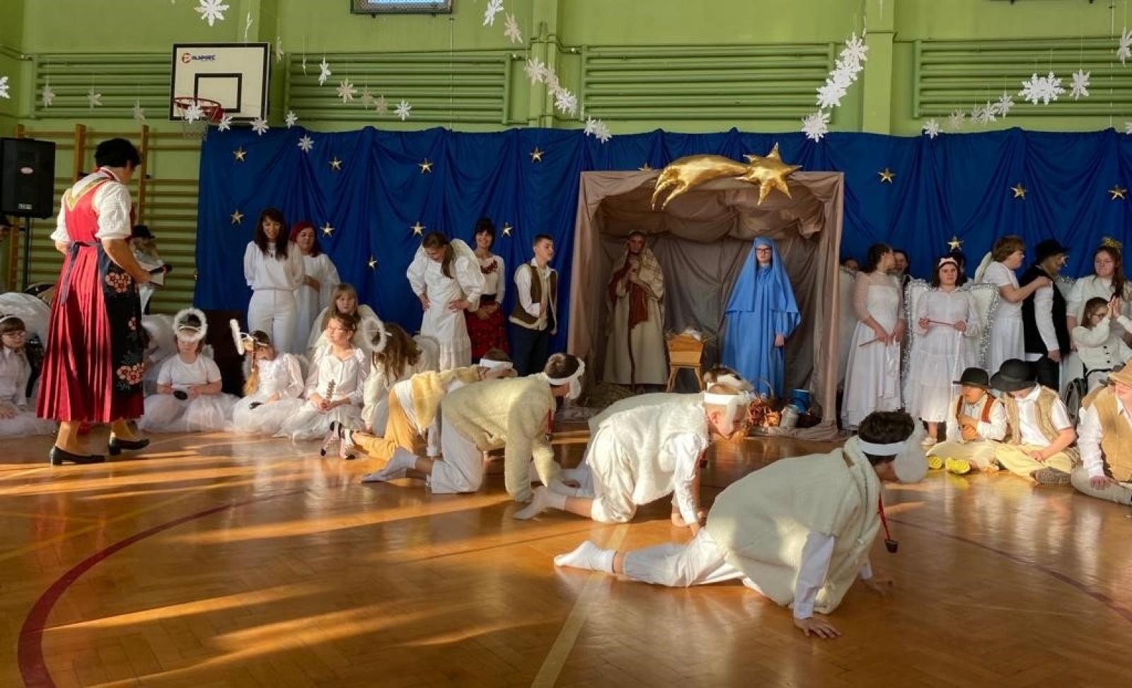 Zdjęcie w galerii na portalu naszraciborz.pl: Niepowtarzalne jasełka w Zespole Szkół Specjalnych [FOTO i WIDEO] wiadomości z regionu