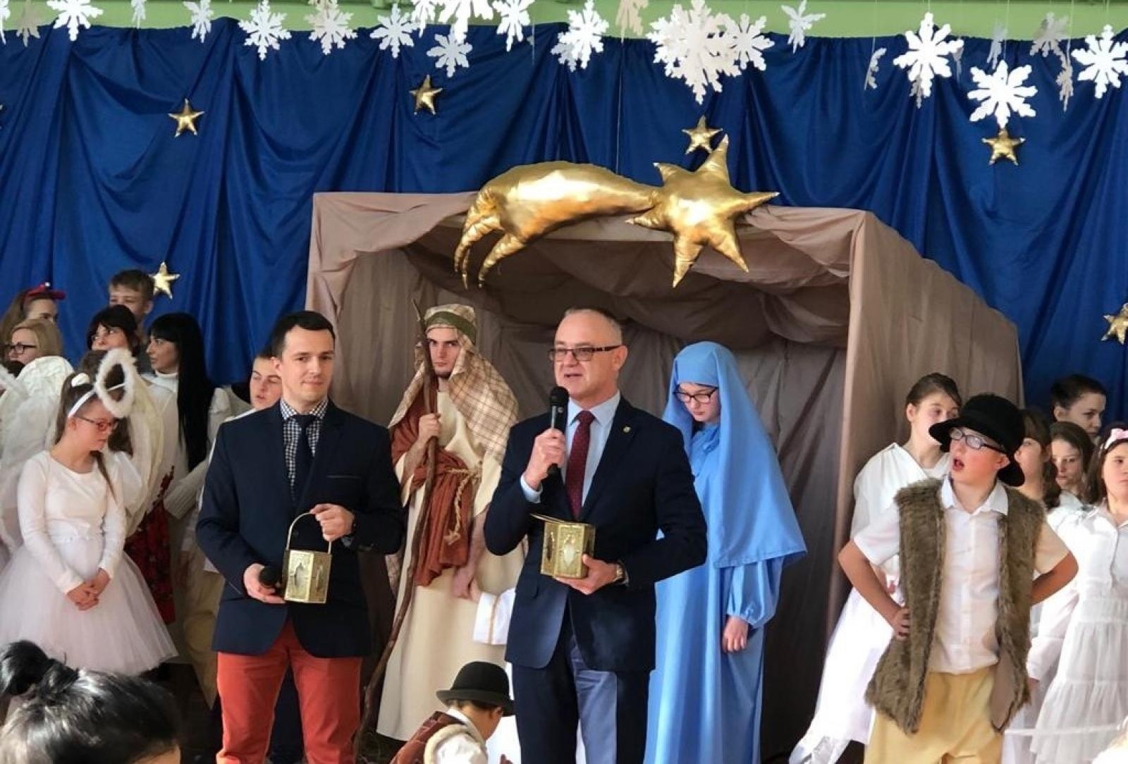 Zdjęcie w galerii na portalu naszraciborz.pl: Niepowtarzalne jasełka w Zespole Szkół Specjalnych [FOTO i WIDEO] wiadomości z regionu