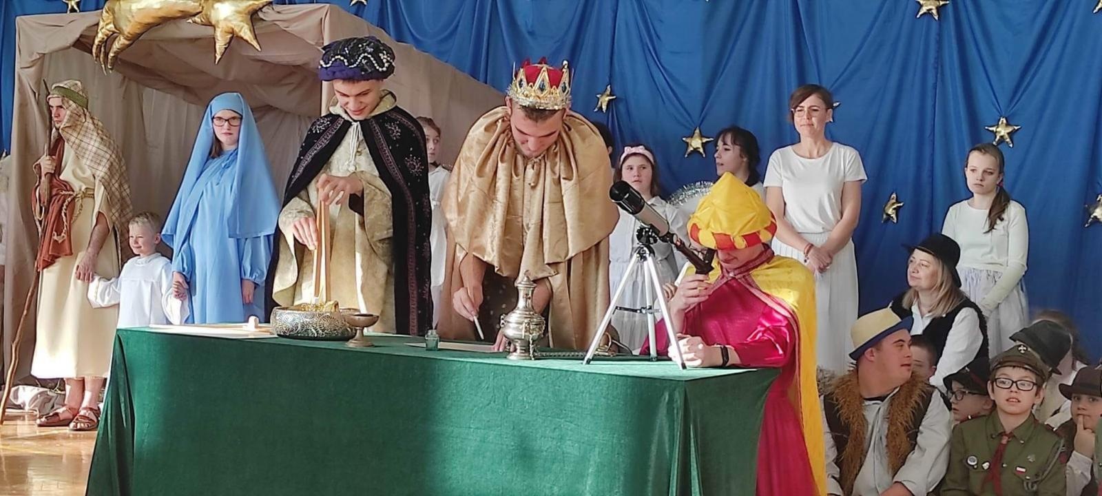 Zdjęcie w galerii na portalu naszraciborz.pl: Niepowtarzalne jasełka w Zespole Szkół Specjalnych [FOTO i WIDEO] wiadomości z regionu