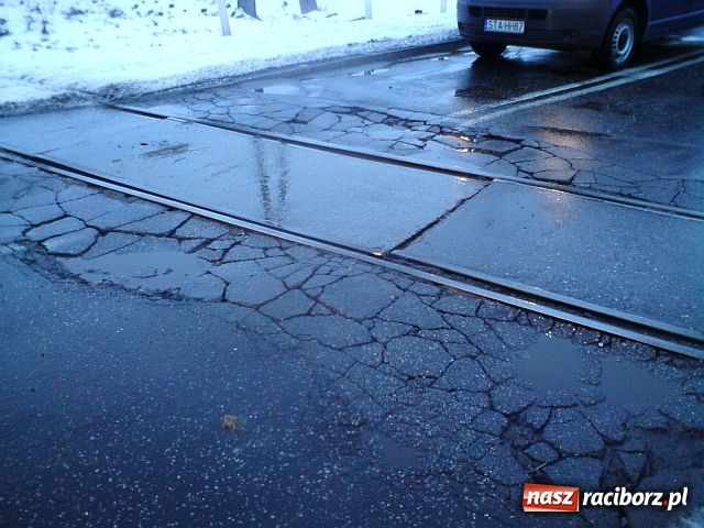 Zdjęcie w galerii na portalu naszraciborz.pl: Do świąt przejazd załatają wiadomości z regionu