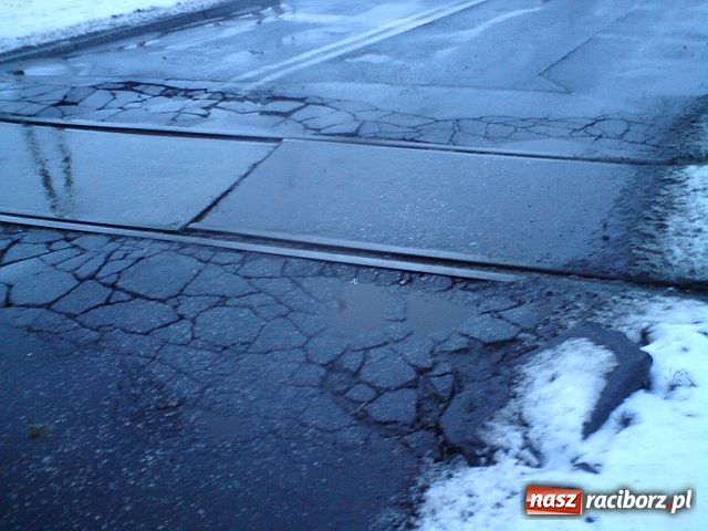 Zdjęcie w galerii na portalu naszraciborz.pl: Do świąt przejazd załatają wiadomości z regionu