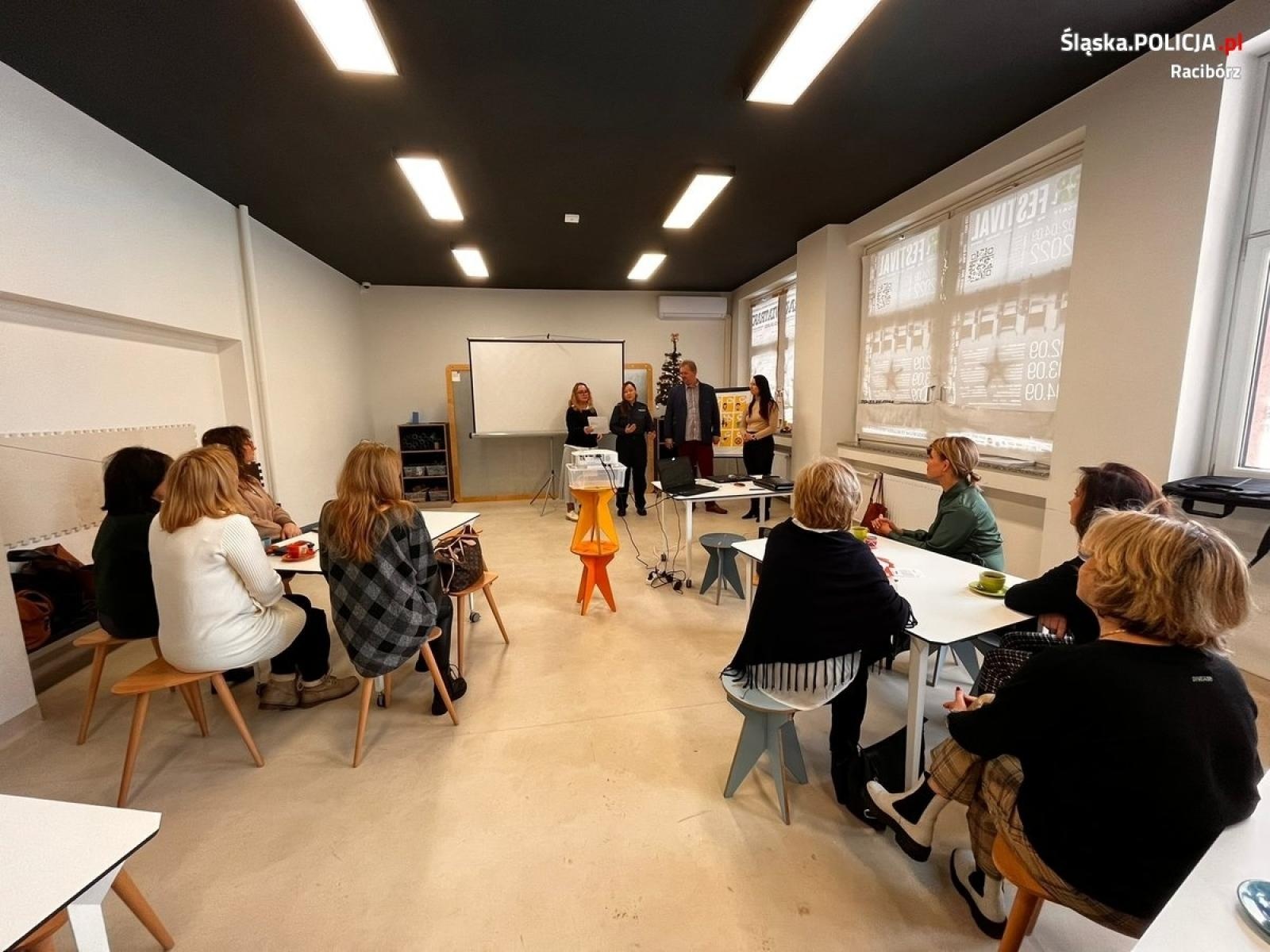 Zdjęcie w galerii na portalu naszraciborz.pl: Przemoc wobec dziecka. Raciborska policja szkoli nauczycieli wiadomości z regionu