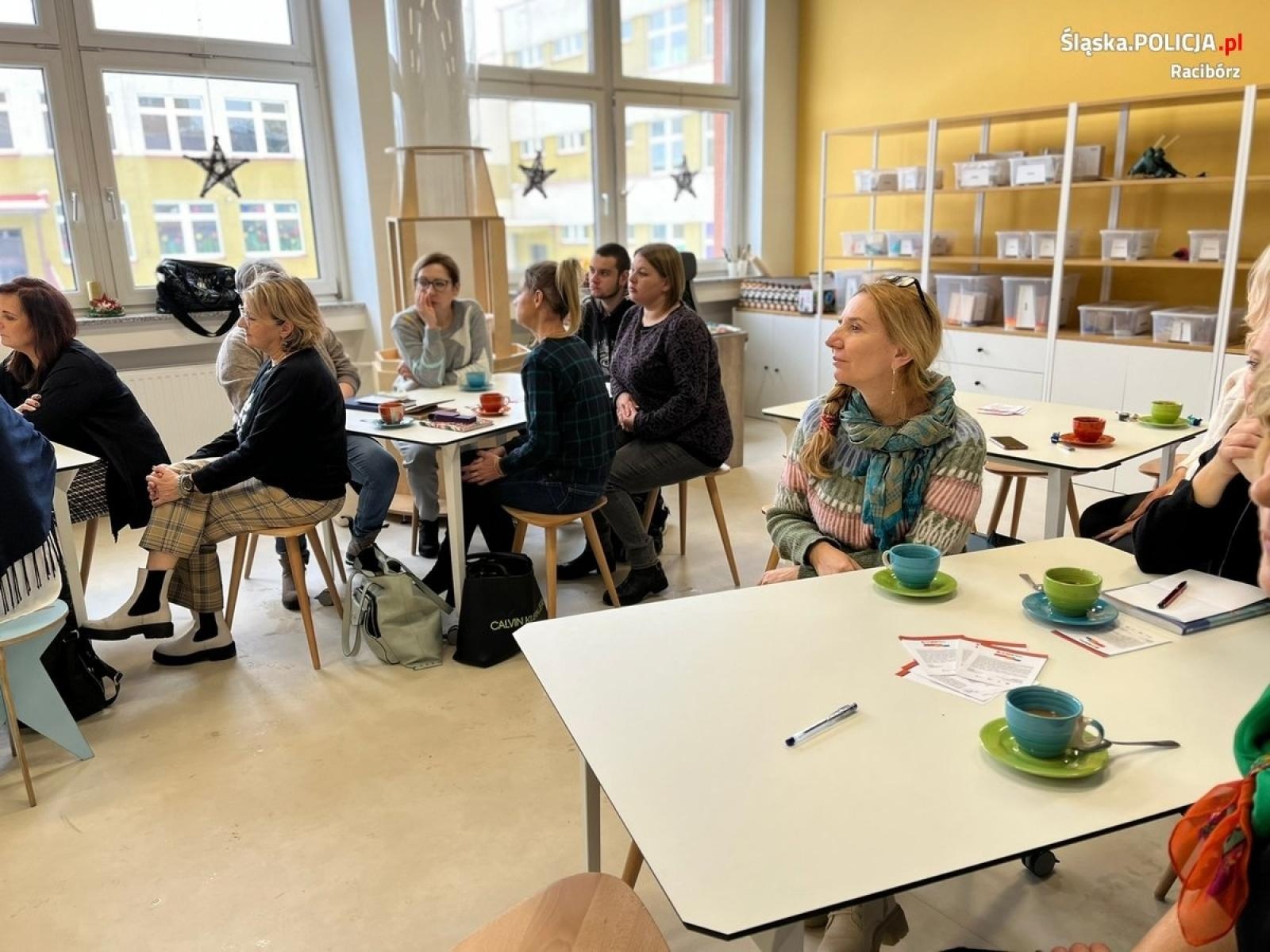 Zdjęcie w galerii na portalu naszraciborz.pl: Przemoc wobec dziecka. Raciborska policja szkoli nauczycieli wiadomości z regionu
