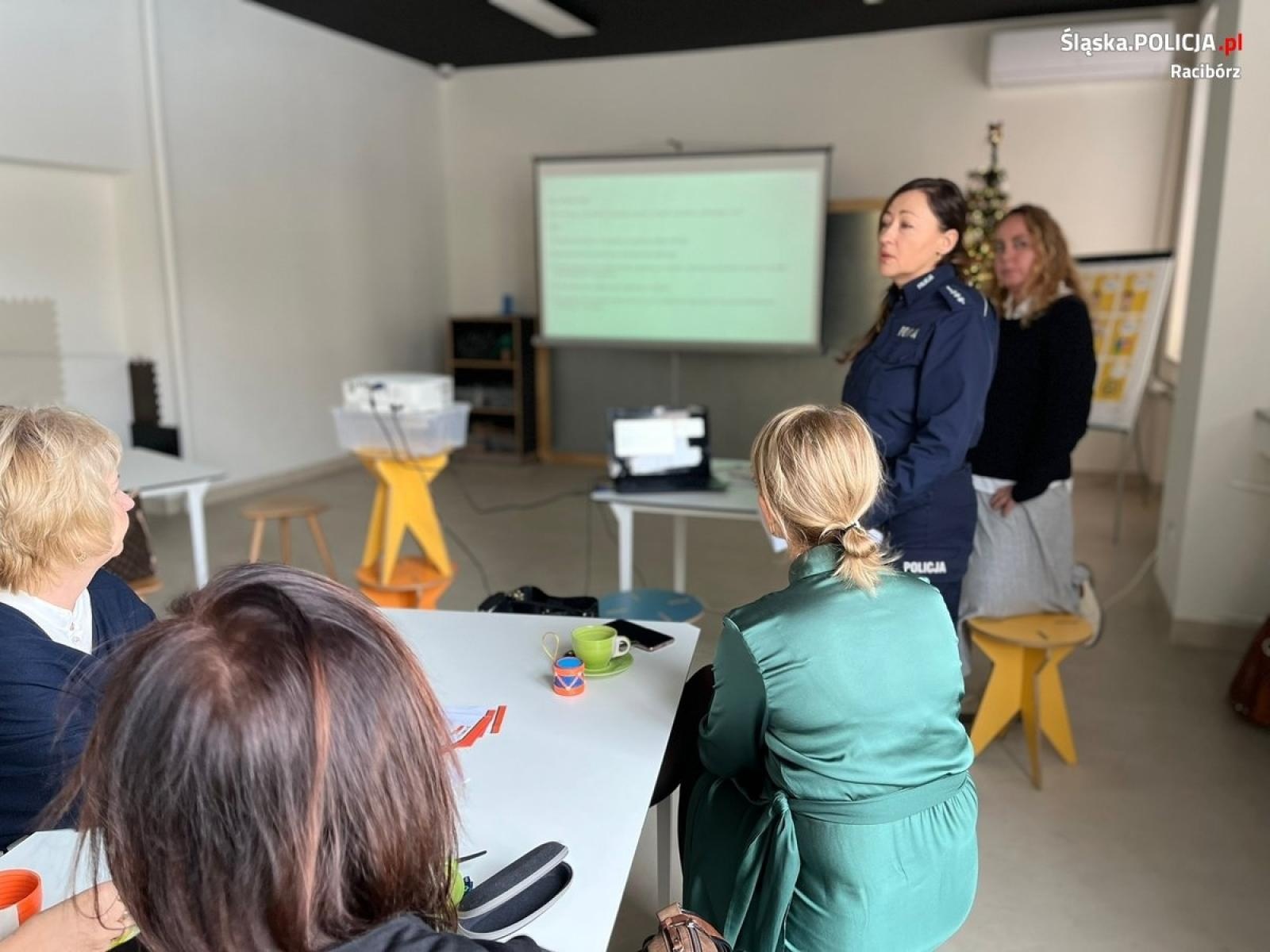 Zdjęcie w galerii na portalu naszraciborz.pl: Przemoc wobec dziecka. Raciborska policja szkoli nauczycieli wiadomości z regionu