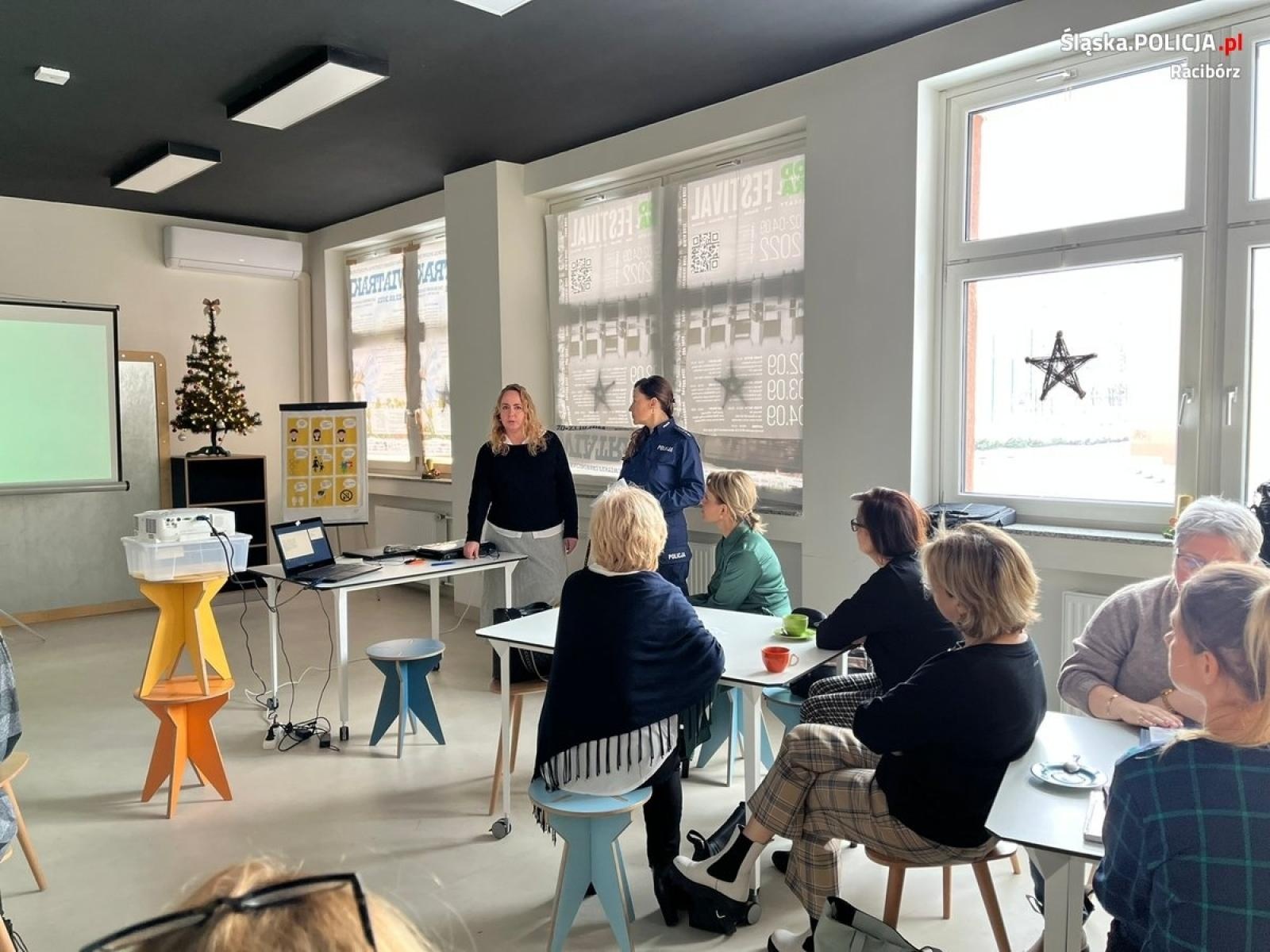 Zdjęcie w galerii na portalu naszraciborz.pl: Przemoc wobec dziecka. Raciborska policja szkoli nauczycieli wiadomości z regionu