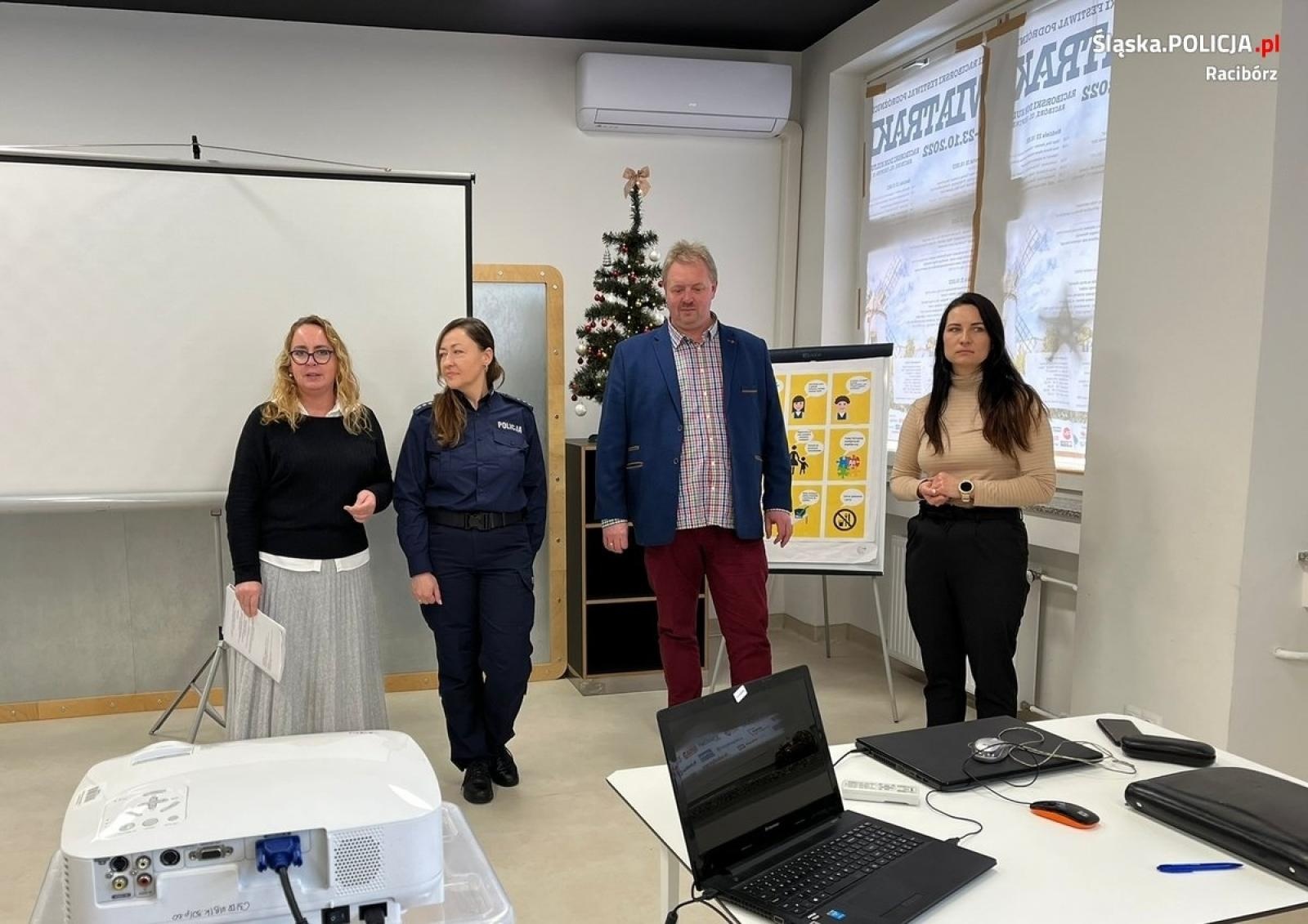 Zdjęcie w galerii na portalu naszraciborz.pl: Przemoc wobec dziecka. Raciborska policja szkoli nauczycieli wiadomości z regionu
