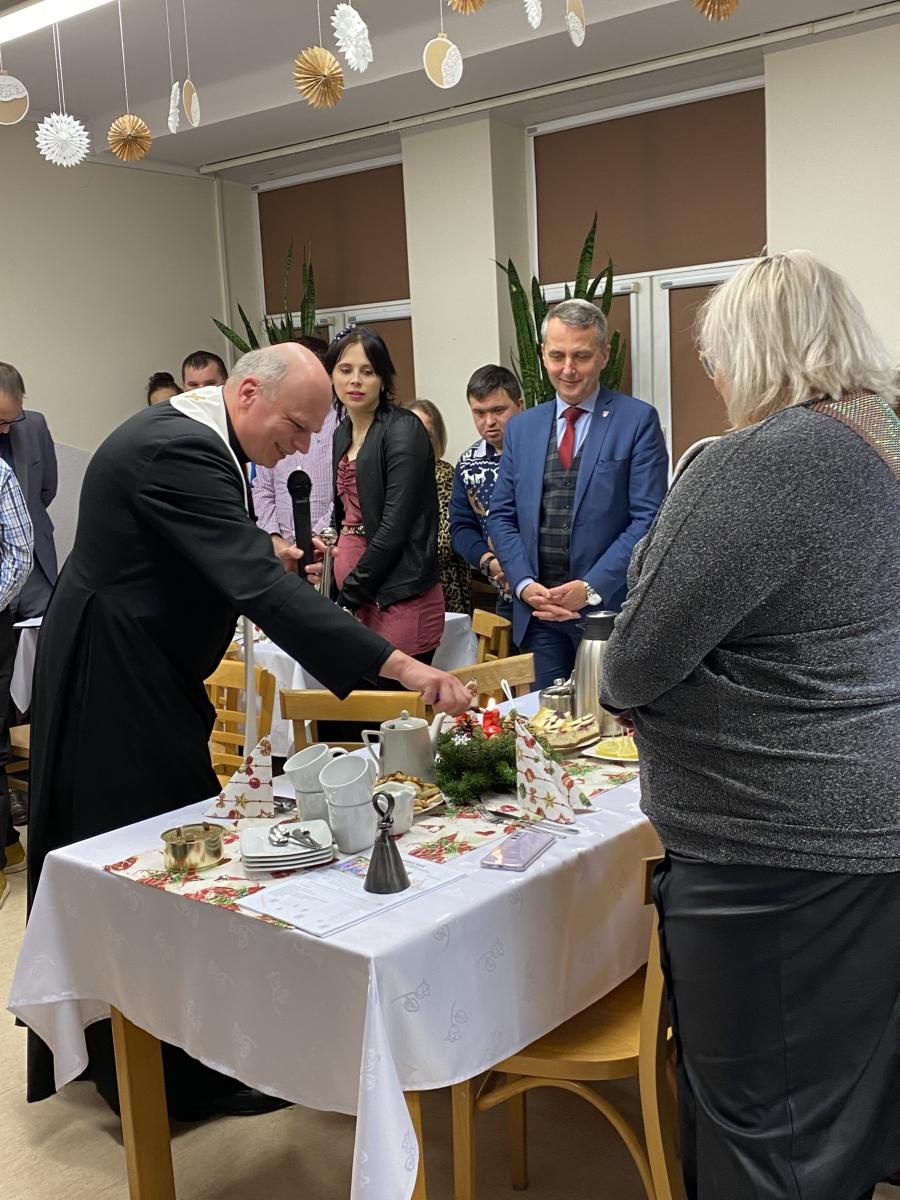 Zdjęcie w galerii na portalu naszraciborz.pl: Spotkanie przy wigilijnym stole w raciborskim WTZ wiadomości z regionu
