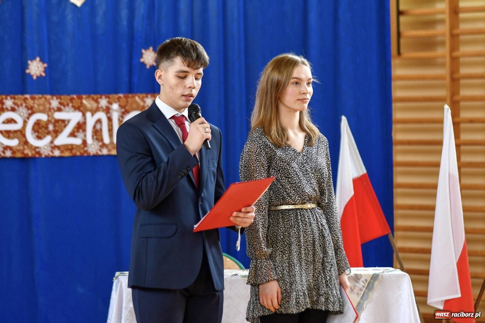 Zdjęcie w galerii na portalu naszraciborz.pl: Mickiewicz żegna stary rok akademią ku czci patrona [FOTO] wiadomości z regionu