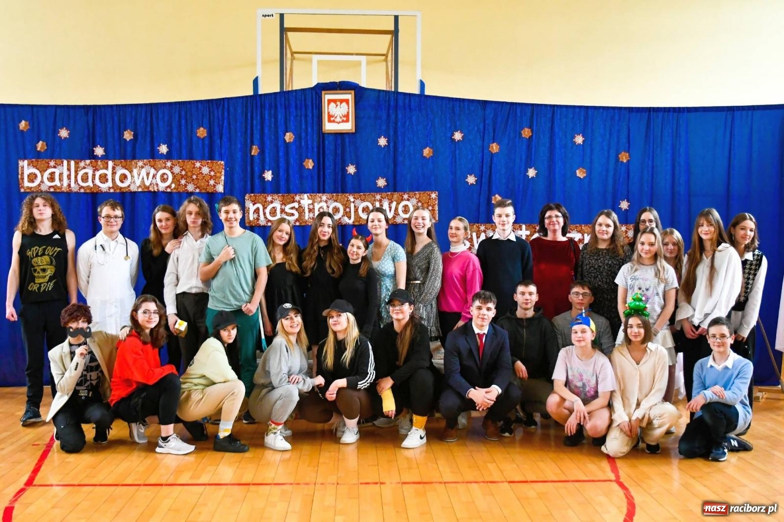 Zdjęcie w galerii na portalu naszraciborz.pl: Mickiewicz żegna stary rok akademią ku czci patrona [FOTO] wiadomości z regionu