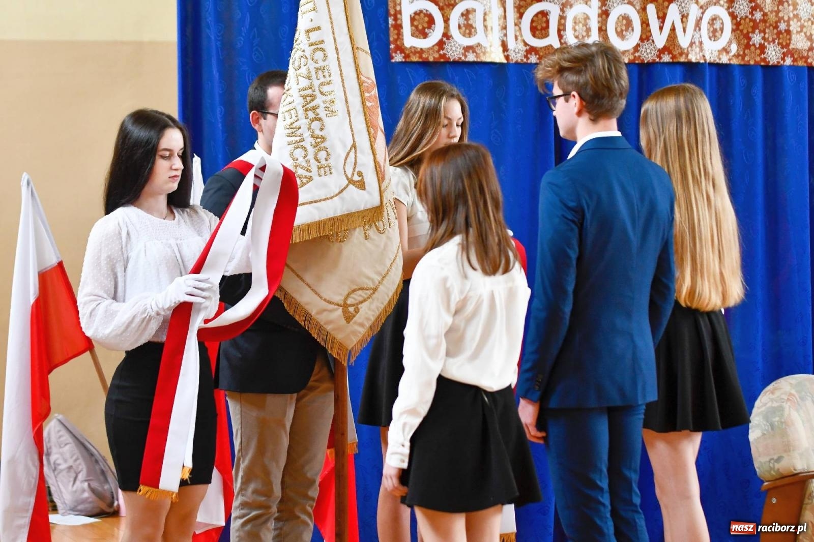 Zdjęcie w galerii na portalu naszraciborz.pl: Mickiewicz żegna stary rok akademią ku czci patrona [FOTO] wiadomości z regionu