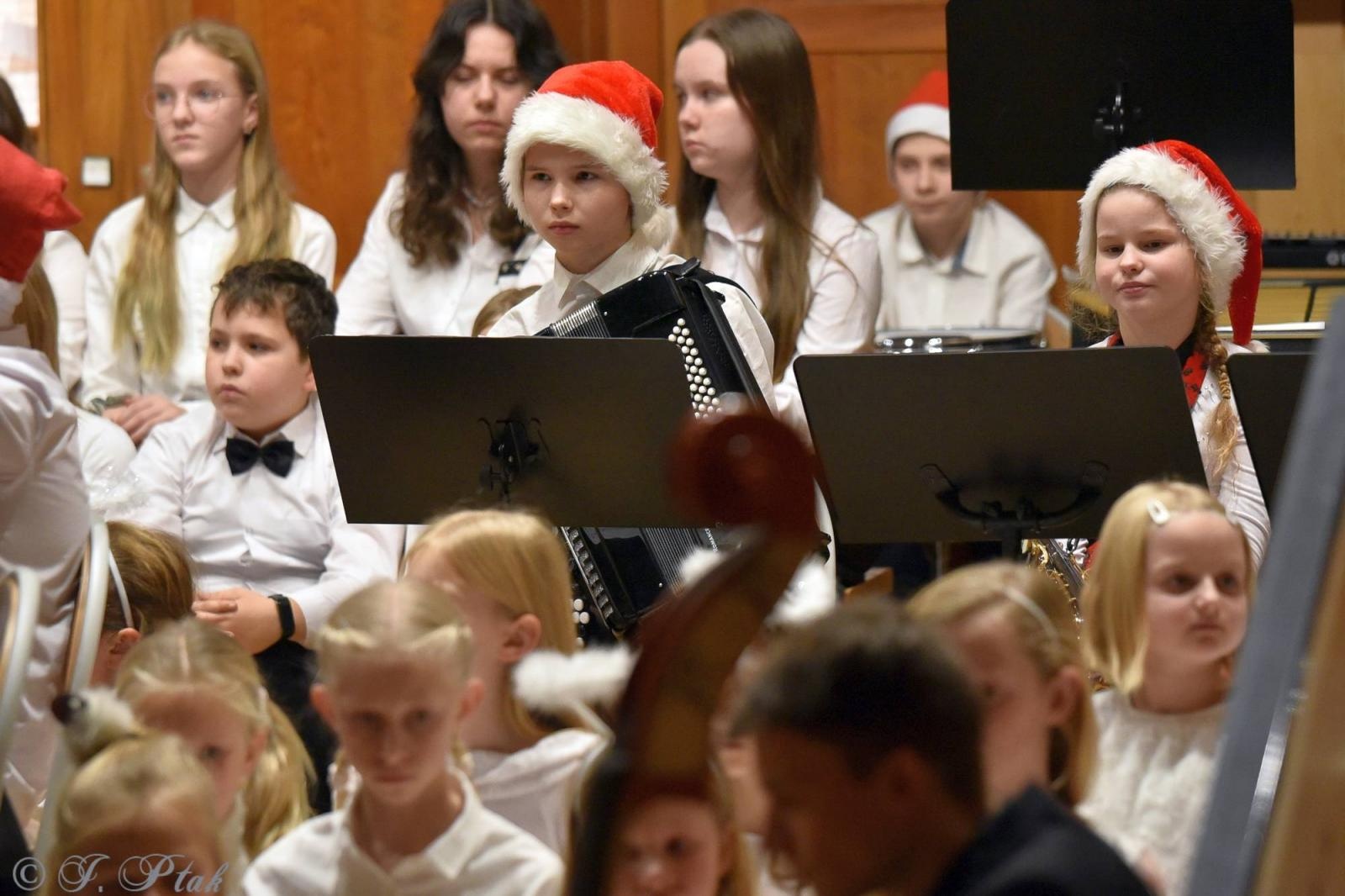 Zdjęcie w galerii na portalu naszraciborz.pl: Koncert kolędowy w raciborskiej szkole muzycznej [FOTO i WIDEO] wiadomości z regionu