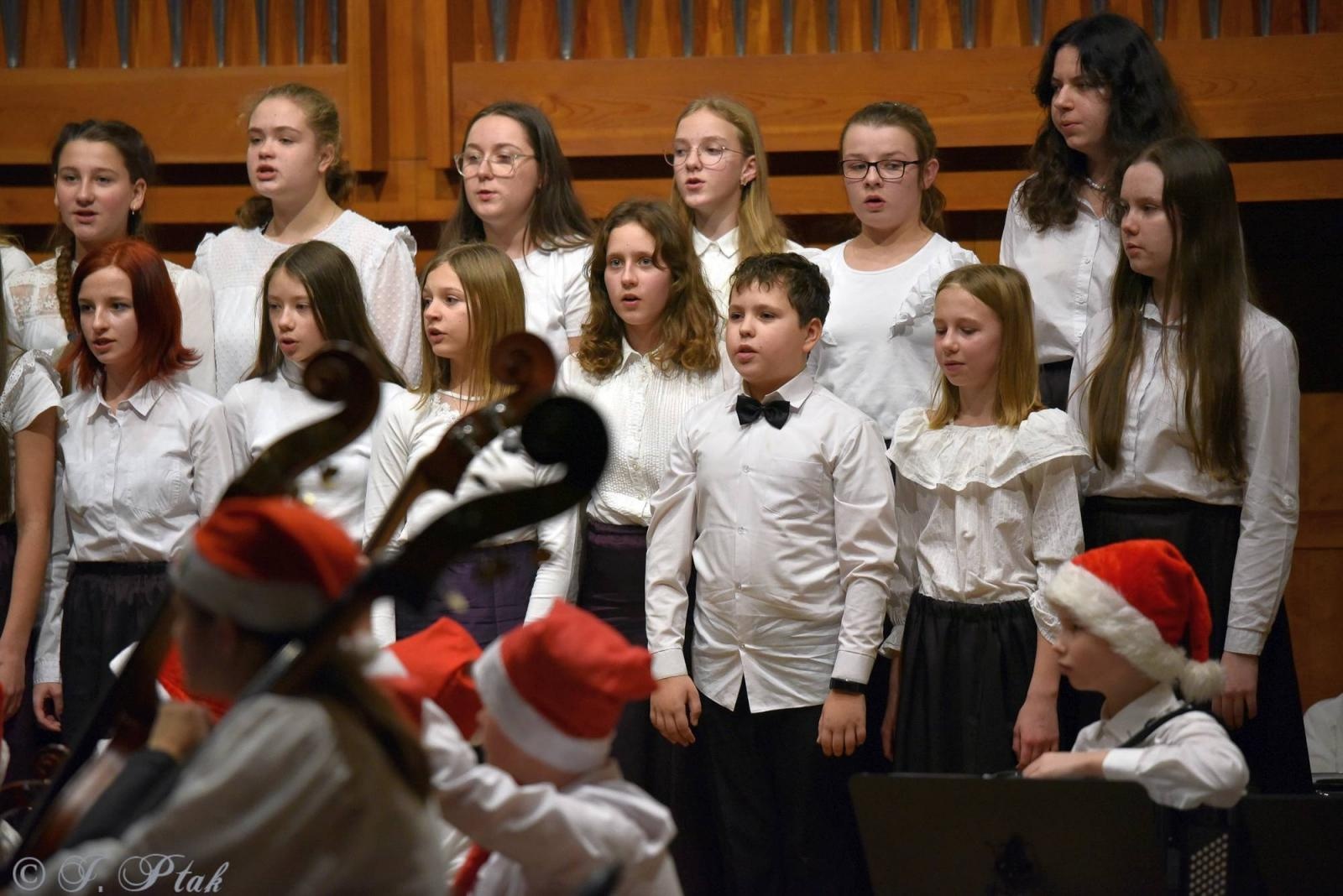 Zdjęcie w galerii na portalu naszraciborz.pl: Koncert kolędowy w raciborskiej szkole muzycznej [FOTO i WIDEO] wiadomości z regionu