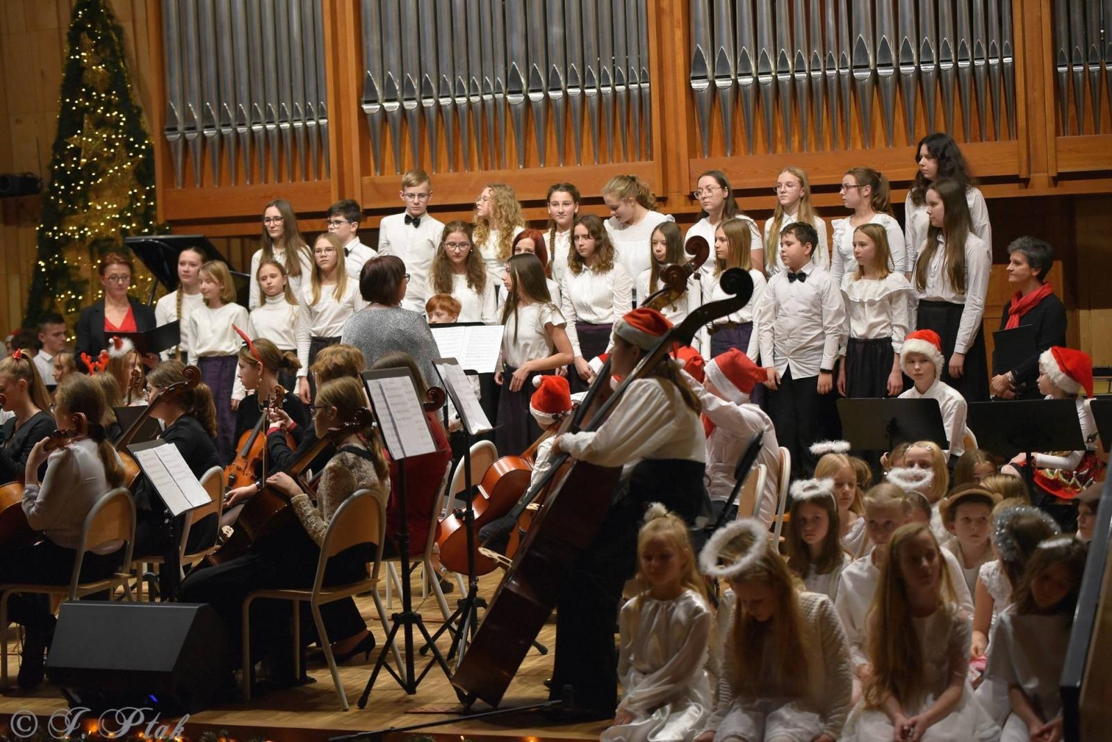 Zdjęcie w galerii na portalu naszraciborz.pl: Koncert kolędowy w raciborskiej szkole muzycznej [FOTO i WIDEO] wiadomości z regionu