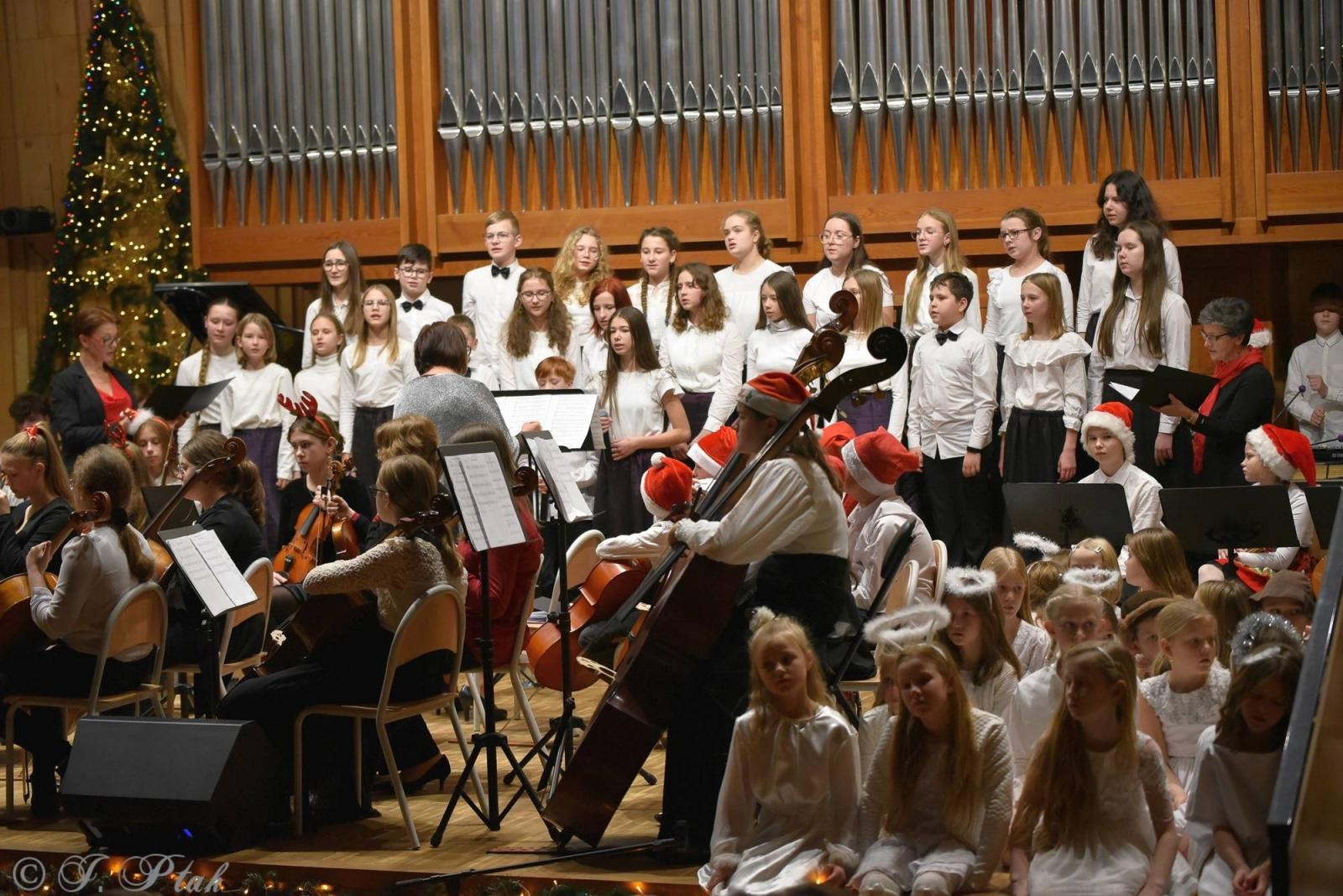 Zdjęcie w galerii na portalu naszraciborz.pl: Koncert kolędowy w raciborskiej szkole muzycznej [FOTO i WIDEO] wiadomości z regionu