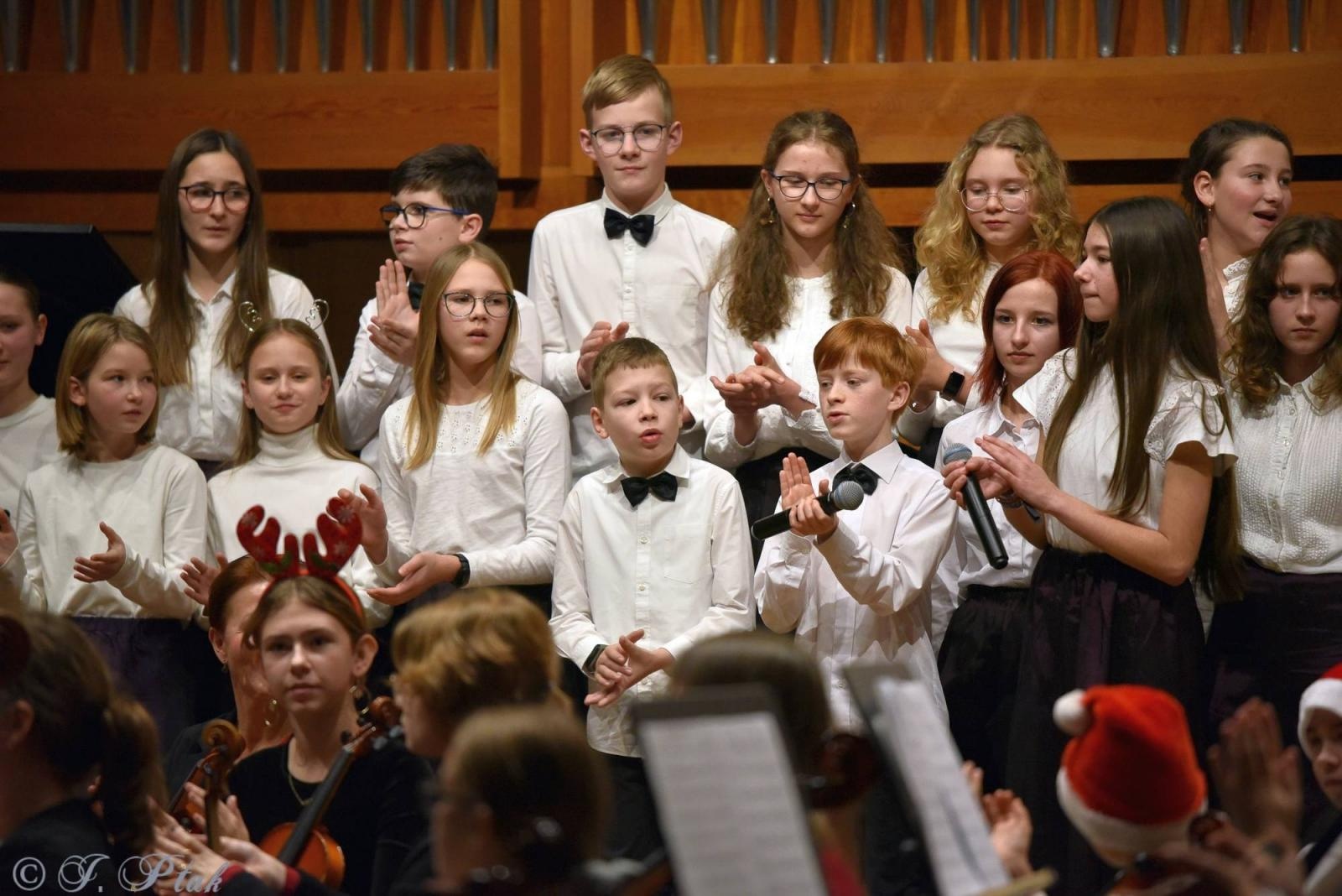 Zdjęcie w galerii na portalu naszraciborz.pl: Koncert kolędowy w raciborskiej szkole muzycznej [FOTO i WIDEO] wiadomości z regionu