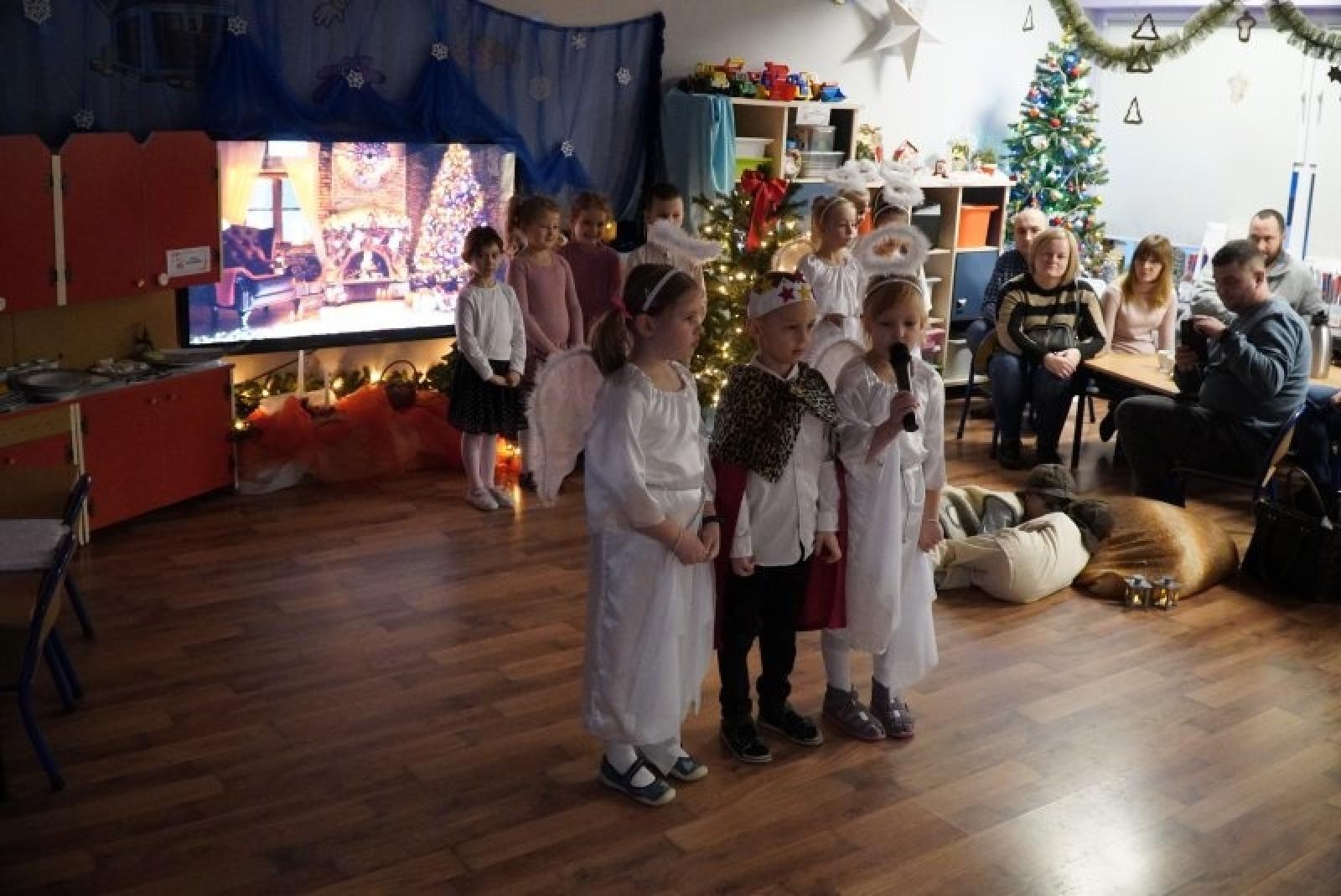 Zdjęcie w galerii na portalu naszraciborz.pl: W Przedszkolu nr 14 odbyły się piękne jasełka wiadomości z regionu