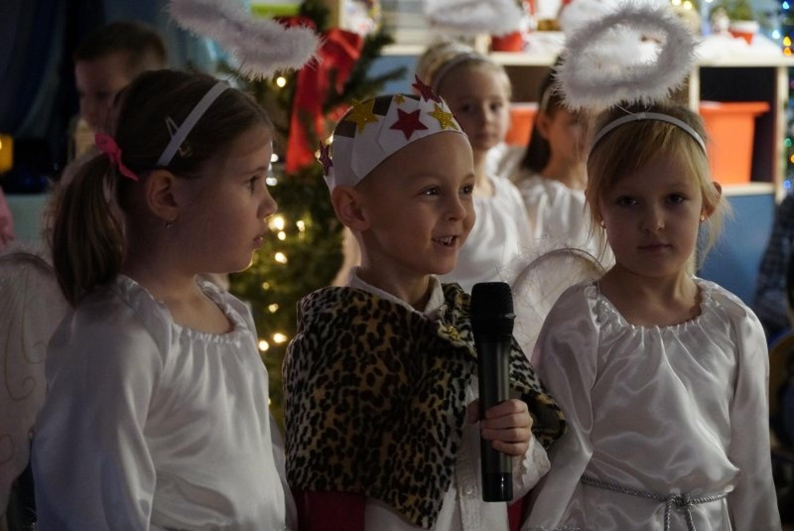 Zdjęcie w galerii na portalu naszraciborz.pl: W Przedszkolu nr 14 odbyły się piękne jasełka wiadomości z regionu