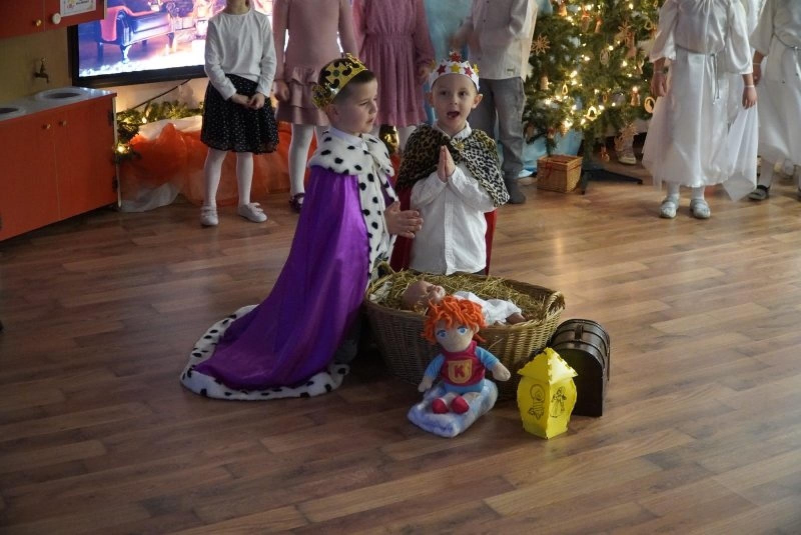 Zdjęcie w galerii na portalu naszraciborz.pl: W Przedszkolu nr 14 odbyły się piękne jasełka wiadomości z regionu