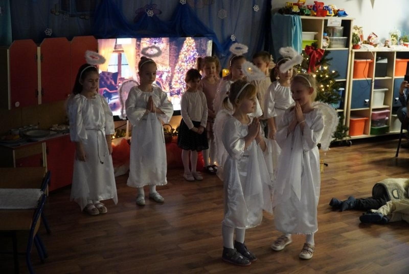 Zdjęcie w galerii na portalu naszraciborz.pl: W Przedszkolu nr 14 odbyły się piękne jasełka wiadomości z regionu