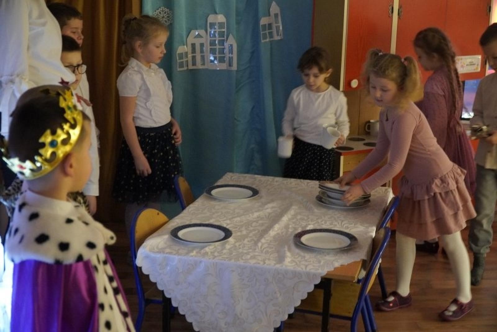 Zdjęcie w galerii na portalu naszraciborz.pl: W Przedszkolu nr 14 odbyły się piękne jasełka wiadomości z regionu