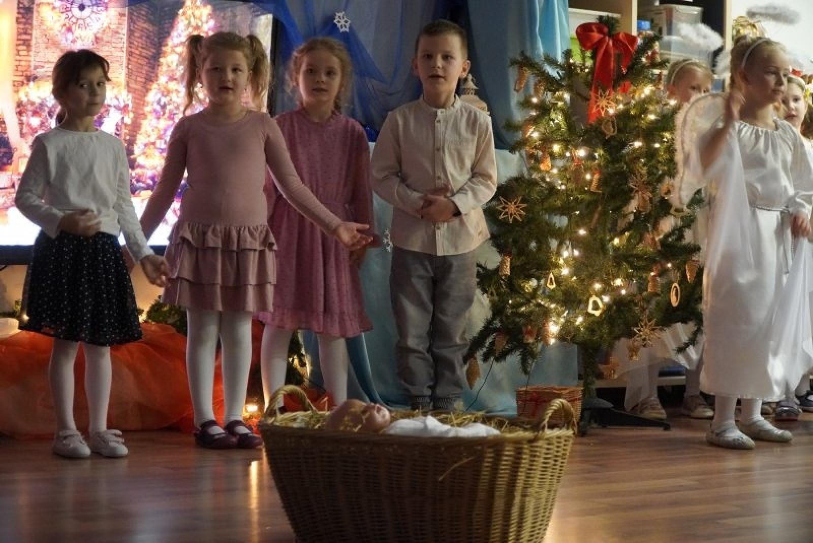 Zdjęcie w galerii na portalu naszraciborz.pl: W Przedszkolu nr 14 odbyły się piękne jasełka wiadomości z regionu