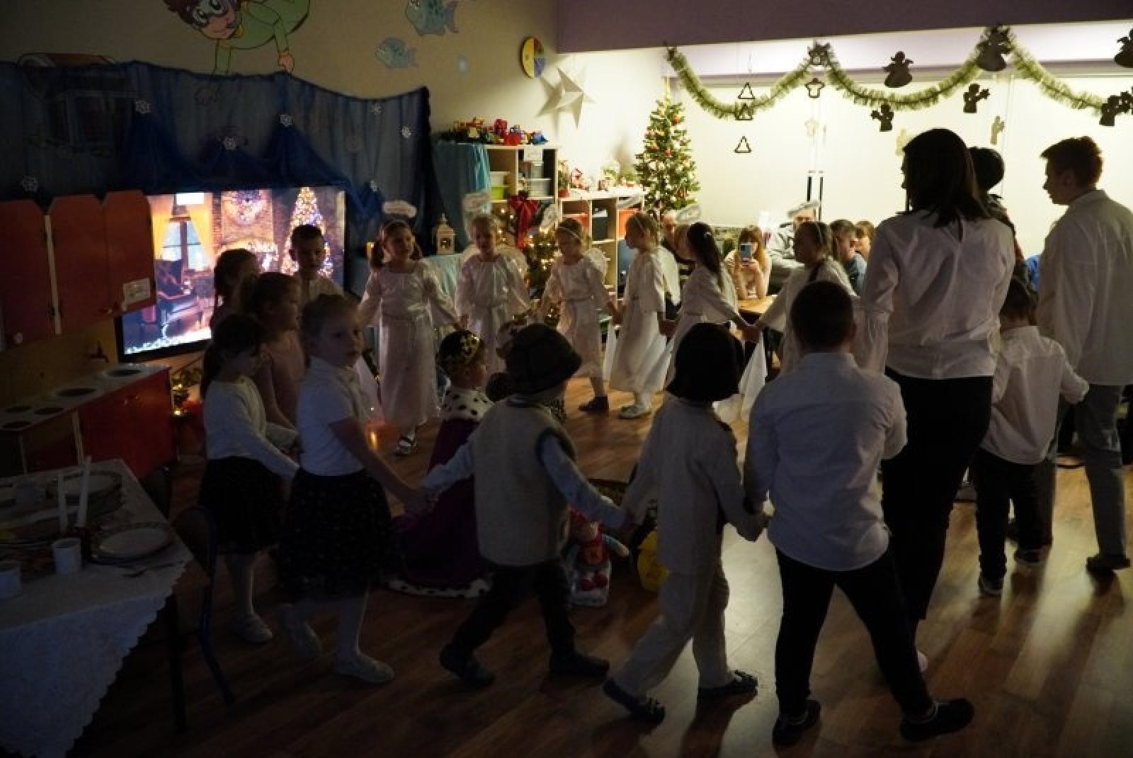 Zdjęcie w galerii na portalu naszraciborz.pl: W Przedszkolu nr 14 odbyły się piękne jasełka wiadomości z regionu