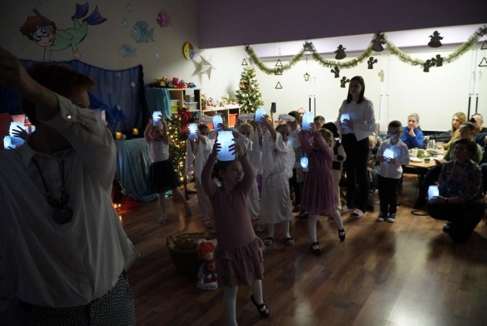 Zdjęcie w galerii na portalu naszraciborz.pl: W Przedszkolu nr 14 odbyły się piękne jasełka wiadomości z regionu