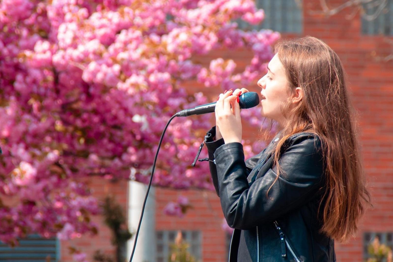 Zdjęcie w galerii na portalu naszraciborz.pl: W obłoku. Debiutancki singiel Amelii Lipy wiadomości z regionu