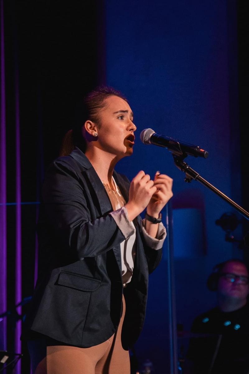 Zdjęcie w galerii na portalu naszraciborz.pl: W obłoku. Debiutancki singiel Amelii Lipy wiadomości z regionu