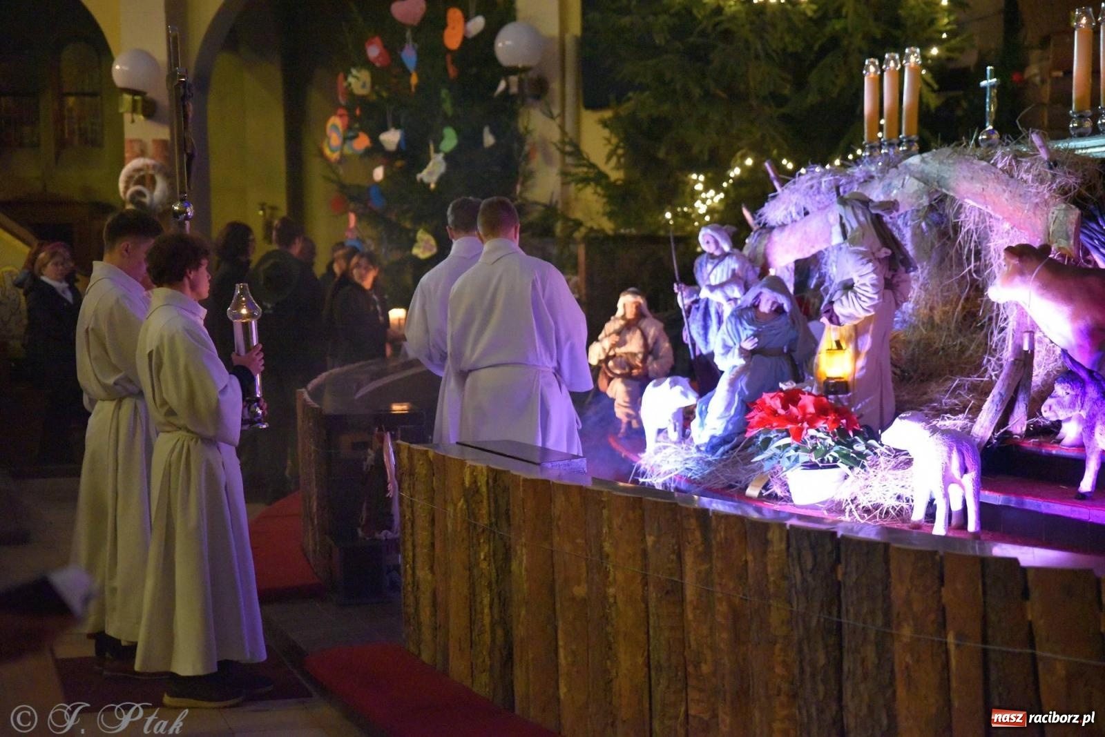 Zdjęcie w galerii na portalu naszraciborz.pl: Cicha noc, święta noc. Pasterka w kościele NSPJ [FOTO] wiadomości z regionu