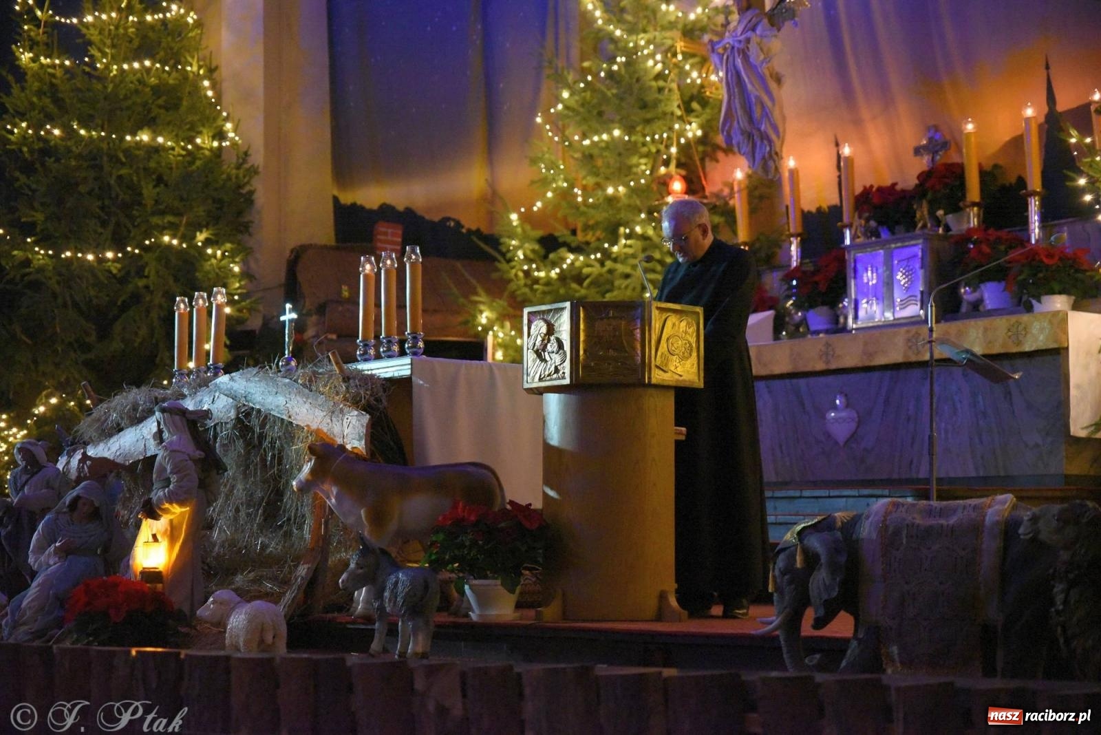 Zdjęcie w galerii na portalu naszraciborz.pl: Cicha noc, święta noc. Pasterka w kościele NSPJ [FOTO] wiadomości z regionu