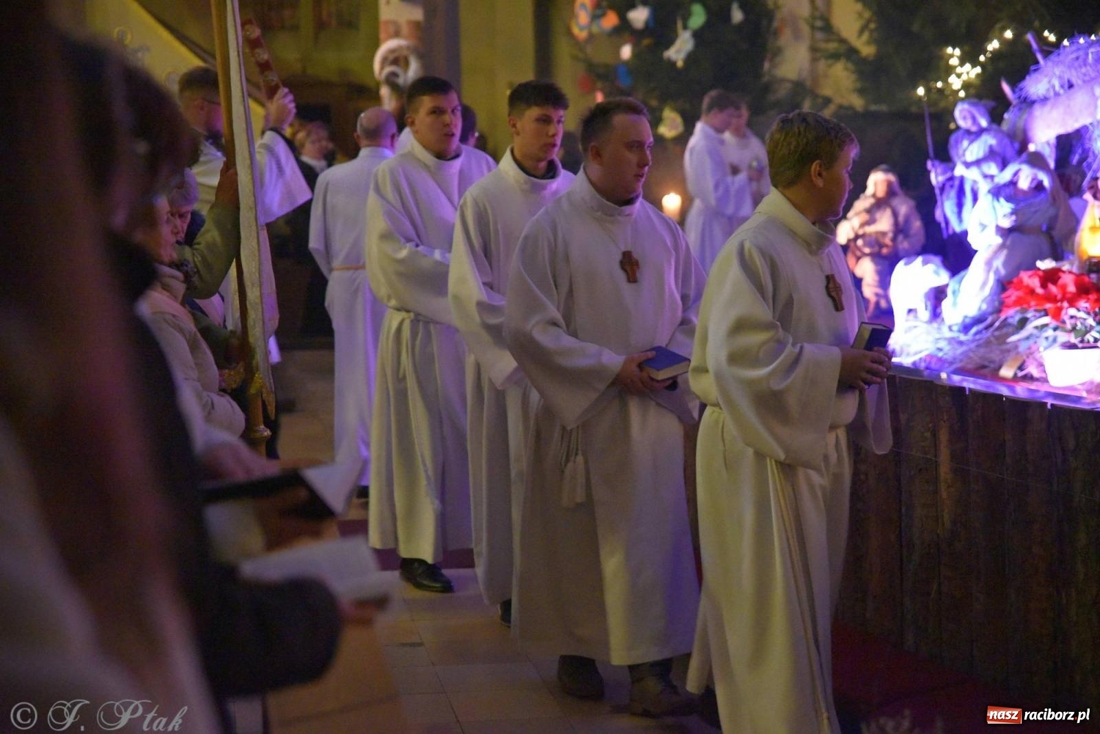 Zdjęcie w galerii na portalu naszraciborz.pl: Cicha noc, święta noc. Pasterka w kościele NSPJ [FOTO] wiadomości z regionu