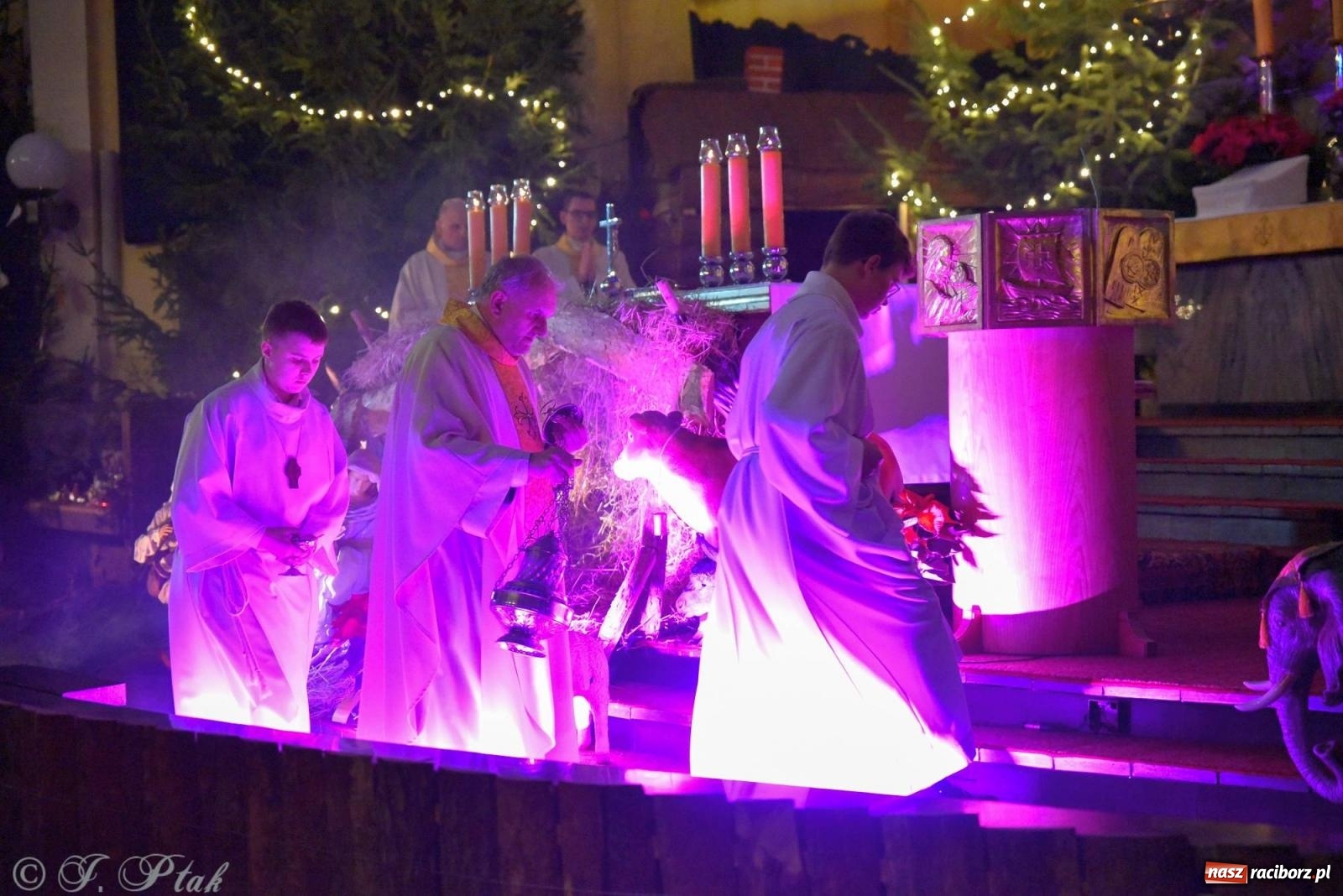 Zdjęcie w galerii na portalu naszraciborz.pl: Cicha noc, święta noc. Pasterka w kościele NSPJ [FOTO] wiadomości z regionu